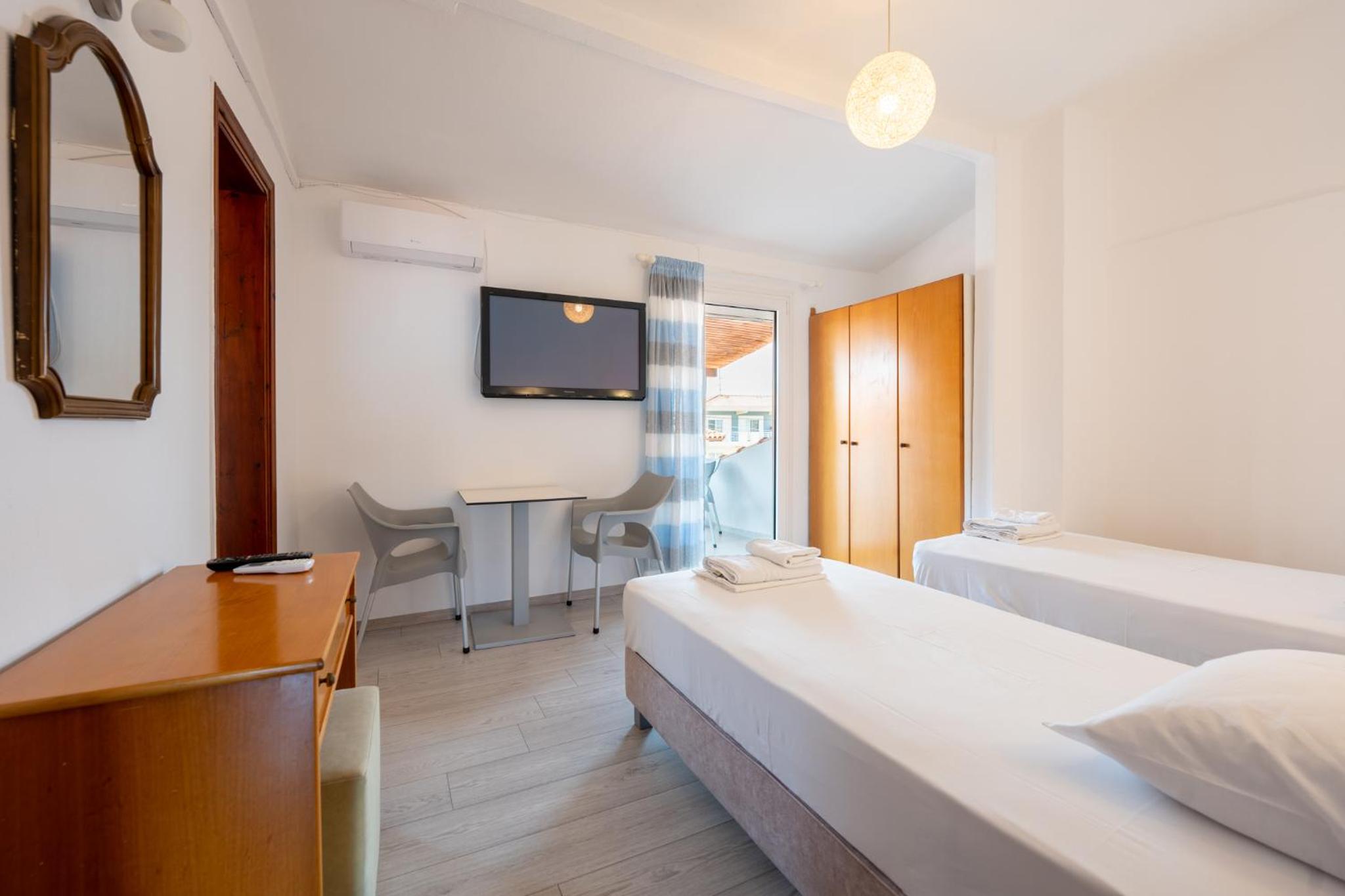 Economy Twin Room photo 1