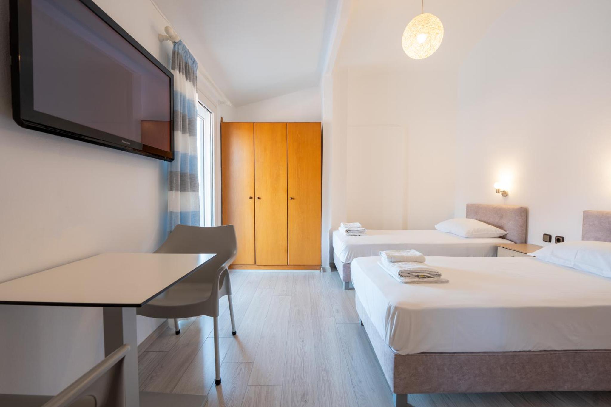 Economy Twin Room photo 3
