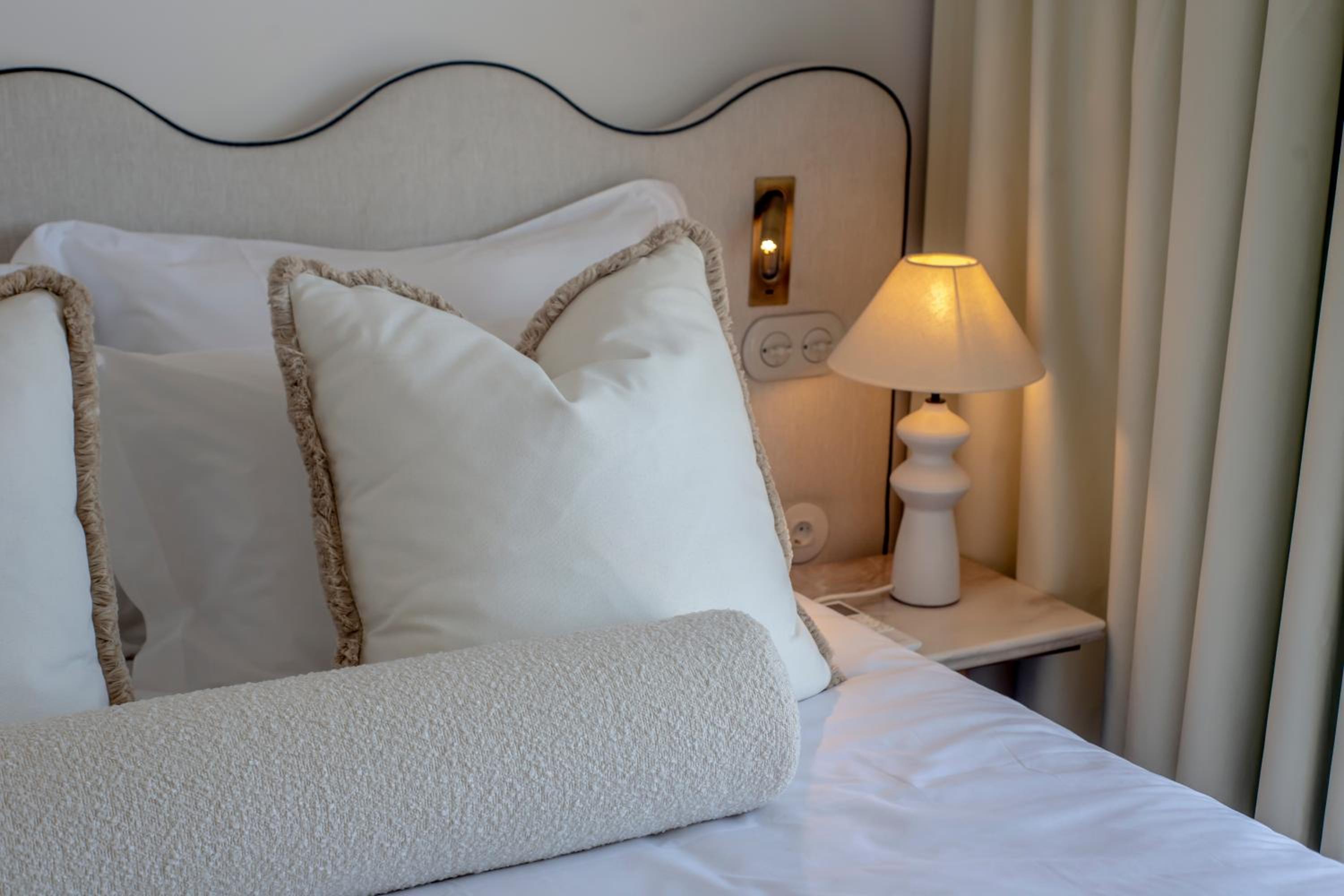 One-Bedroom Apartment with Sea View photo 2