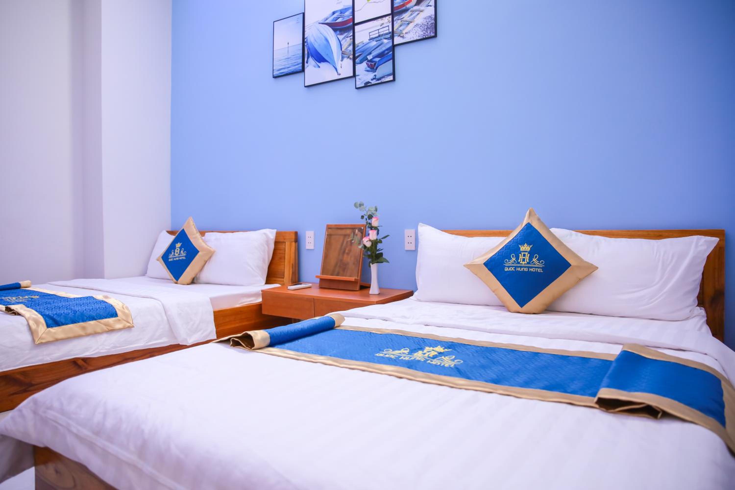 Quadruple Room with Private Bathroom