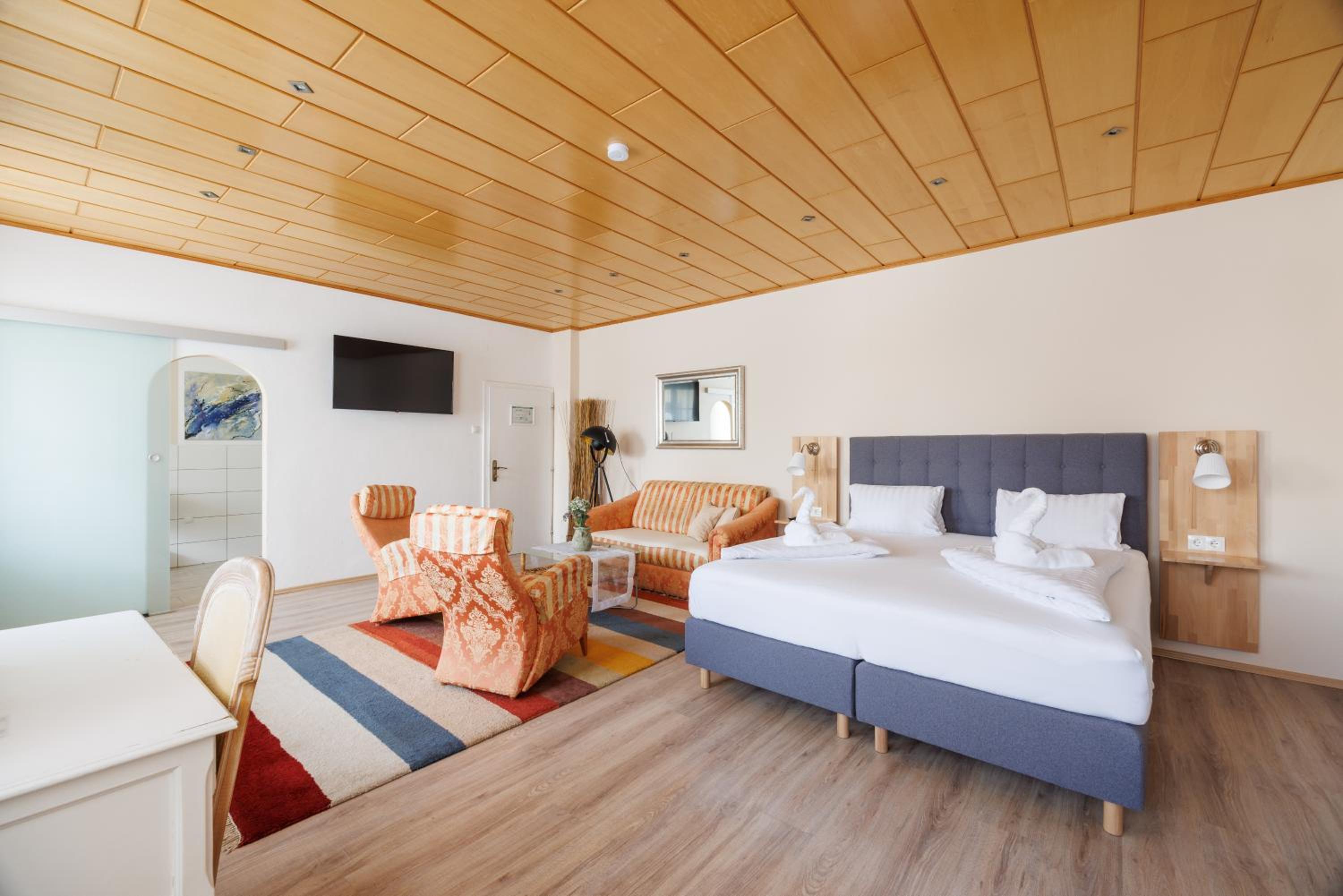 Family Suite with Balcony - Photo 1