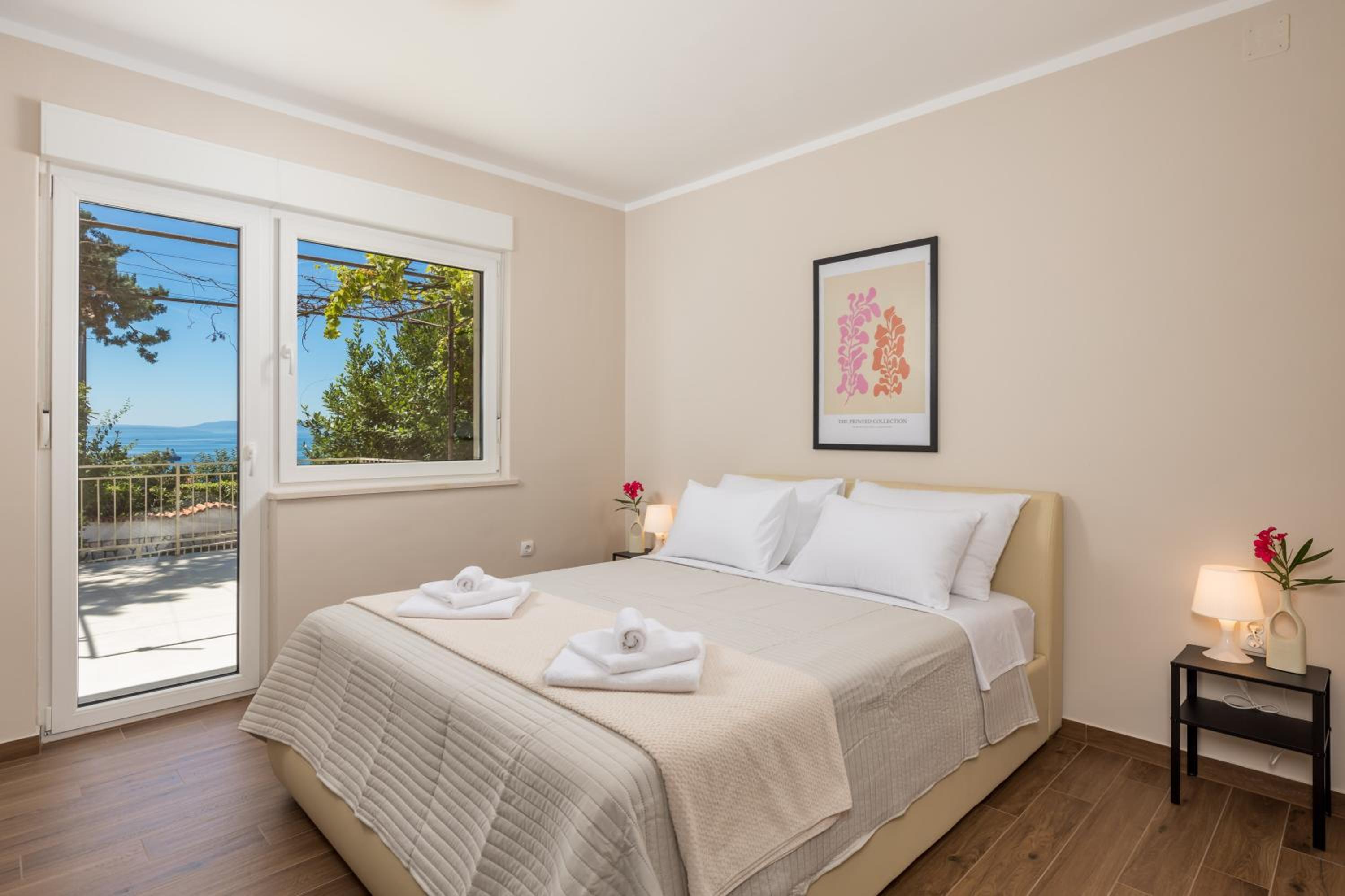 Deluxe Two-Bedroom Apartment with Garden View