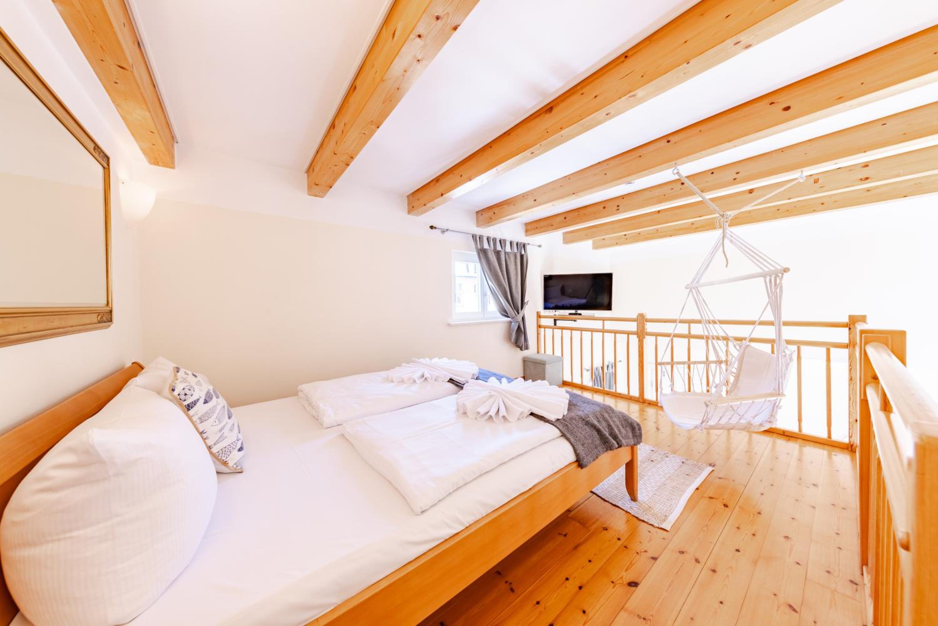 Apartment - Split Level thumbnail 5