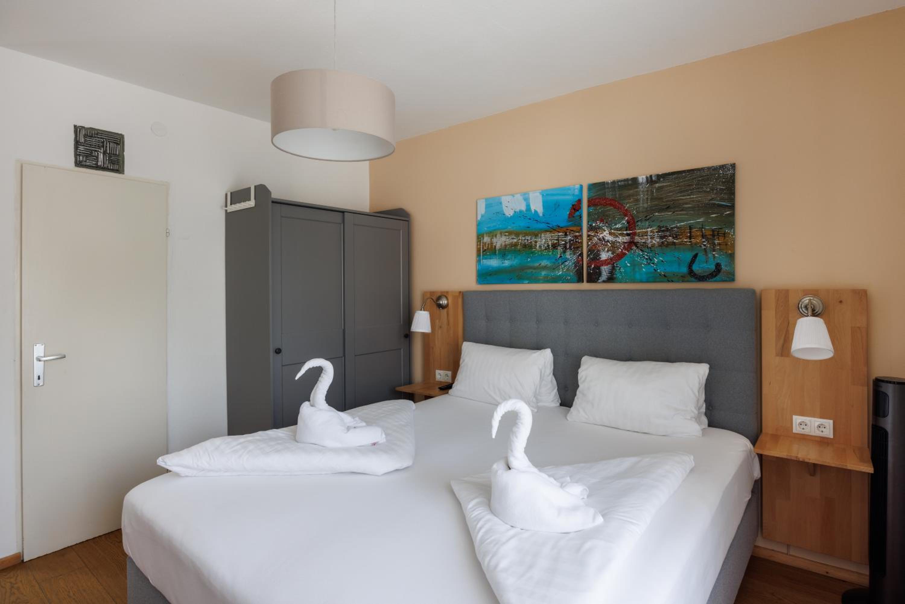 Double room with balcony courtyard side - Photo 7