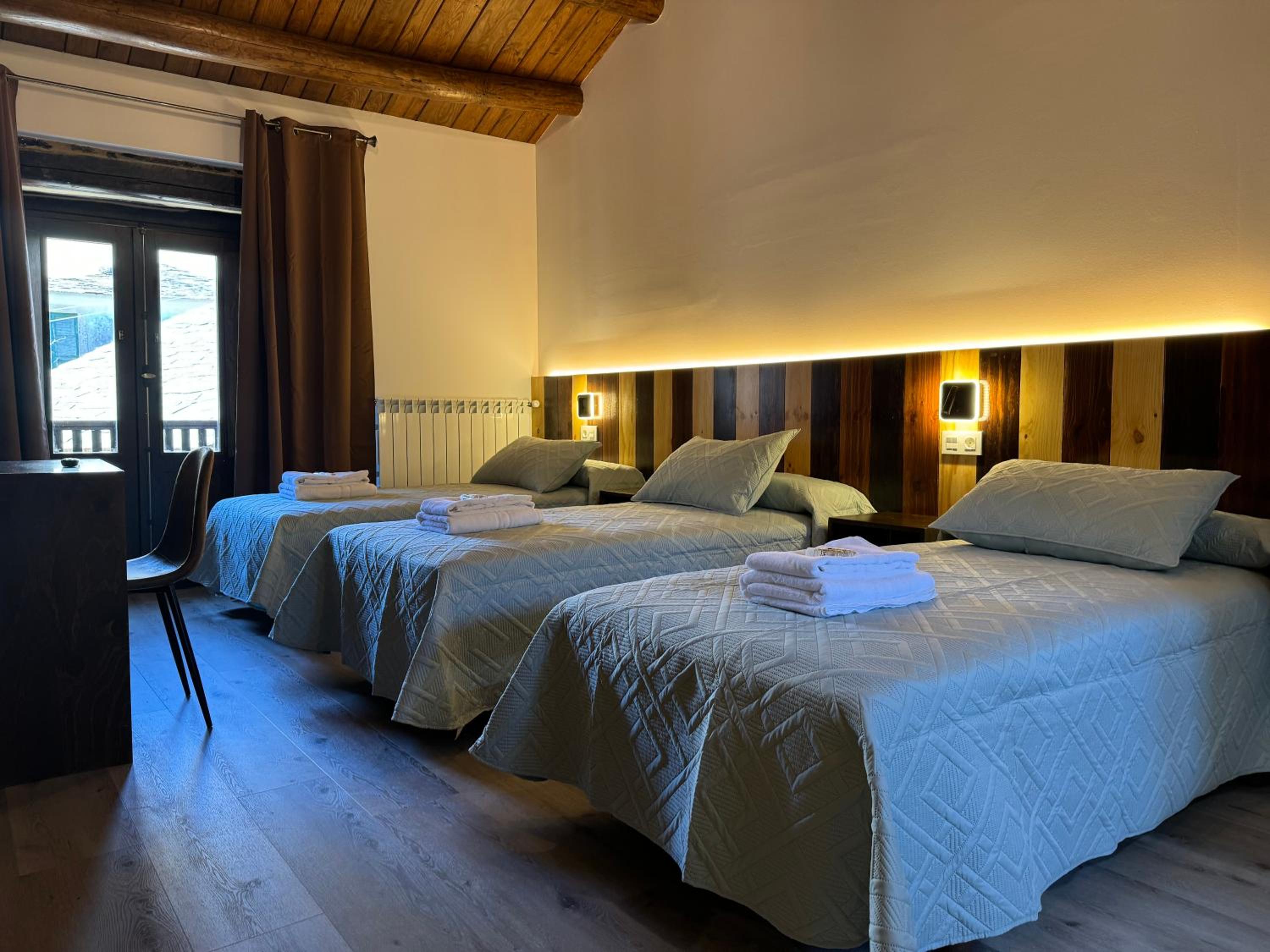 Deluxe Triple Room photo 3