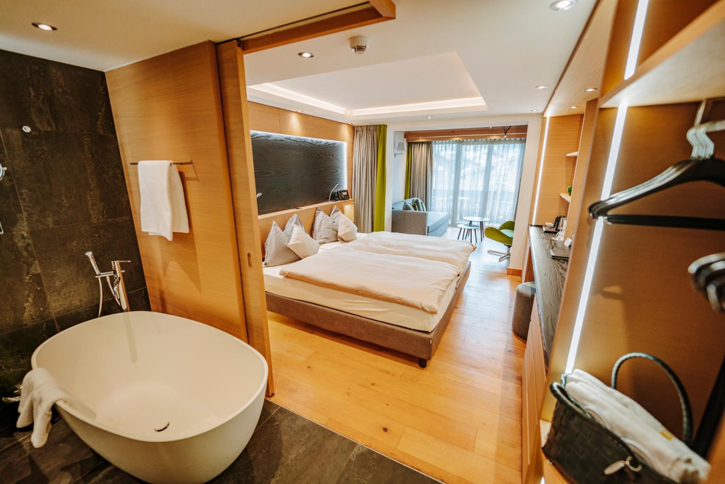 Deluxe Double Room with Matterhorn View - Photo 1