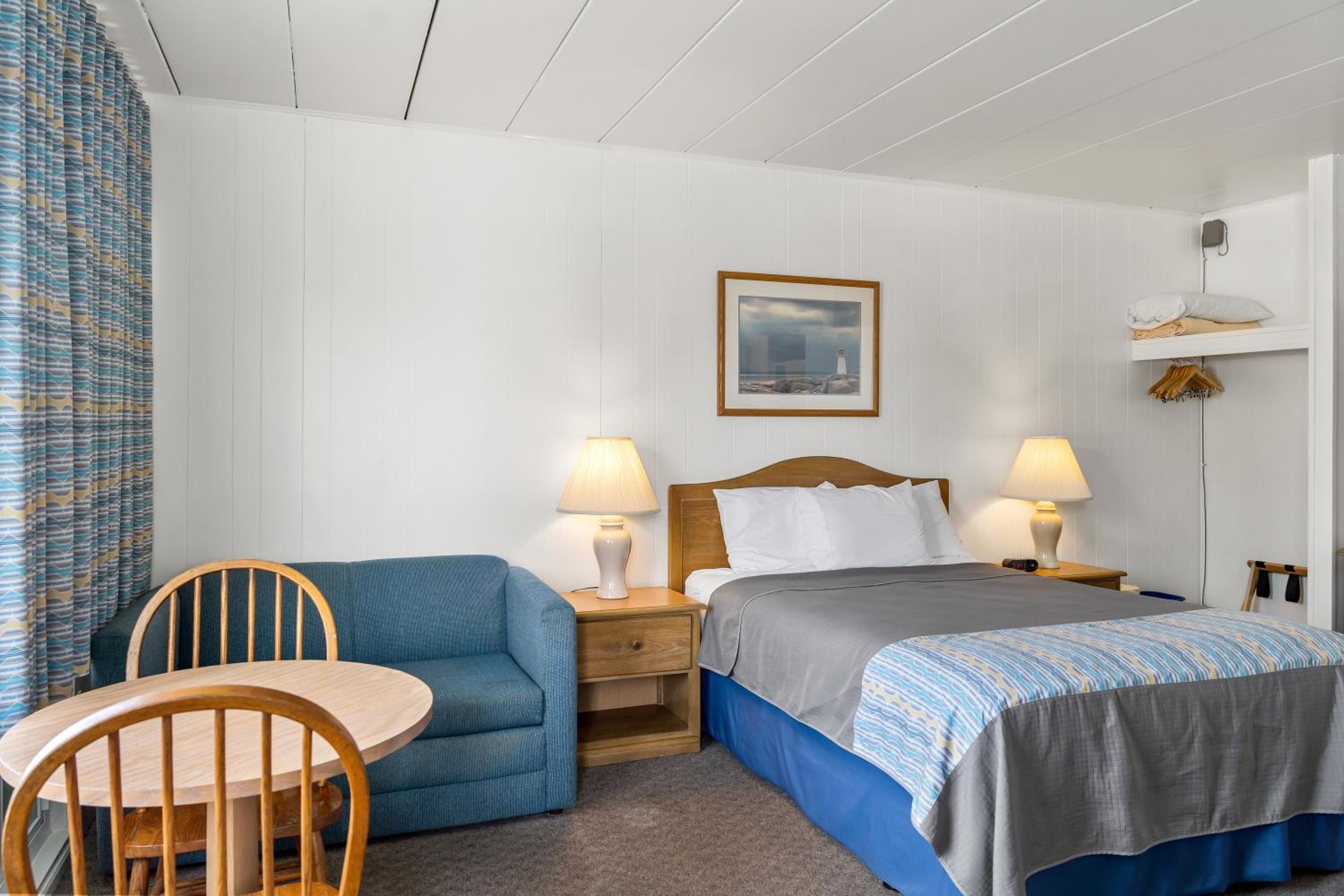 Queen Room photo 1