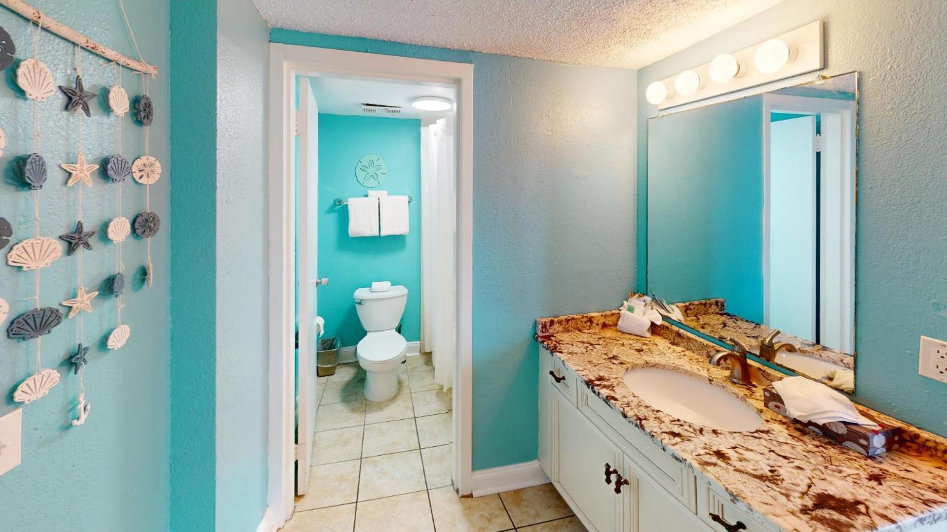 Queen Room with Balcony - Photo 2