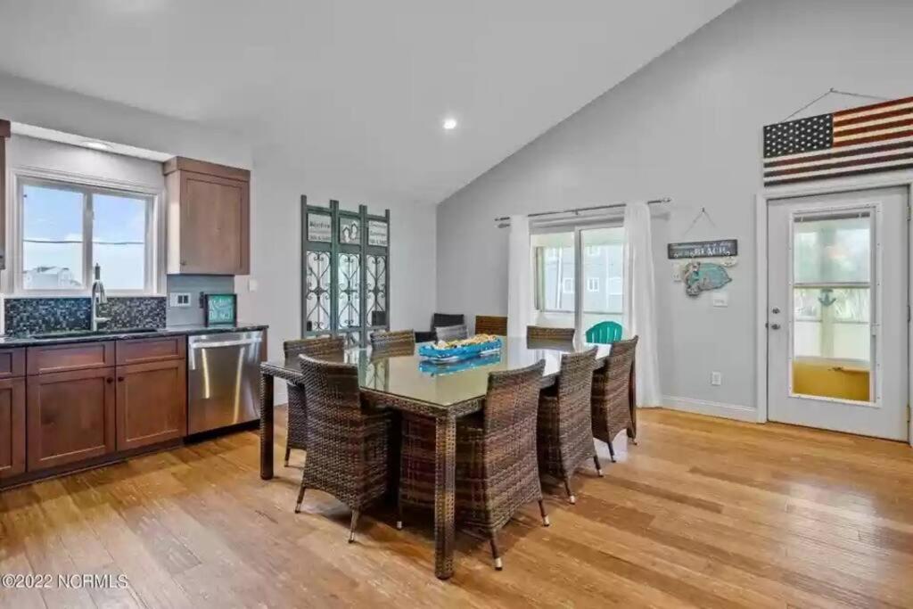 Three-Bedroom House photo 2