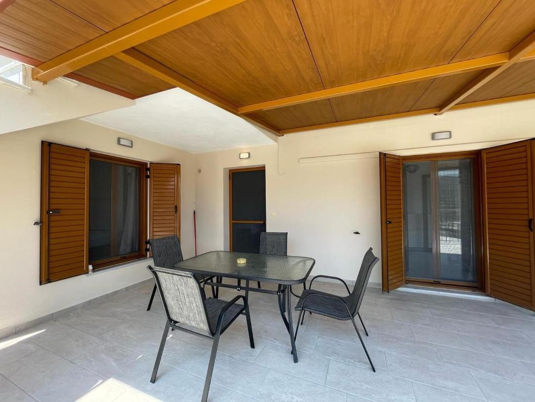 Three-Bedroom House photo 3