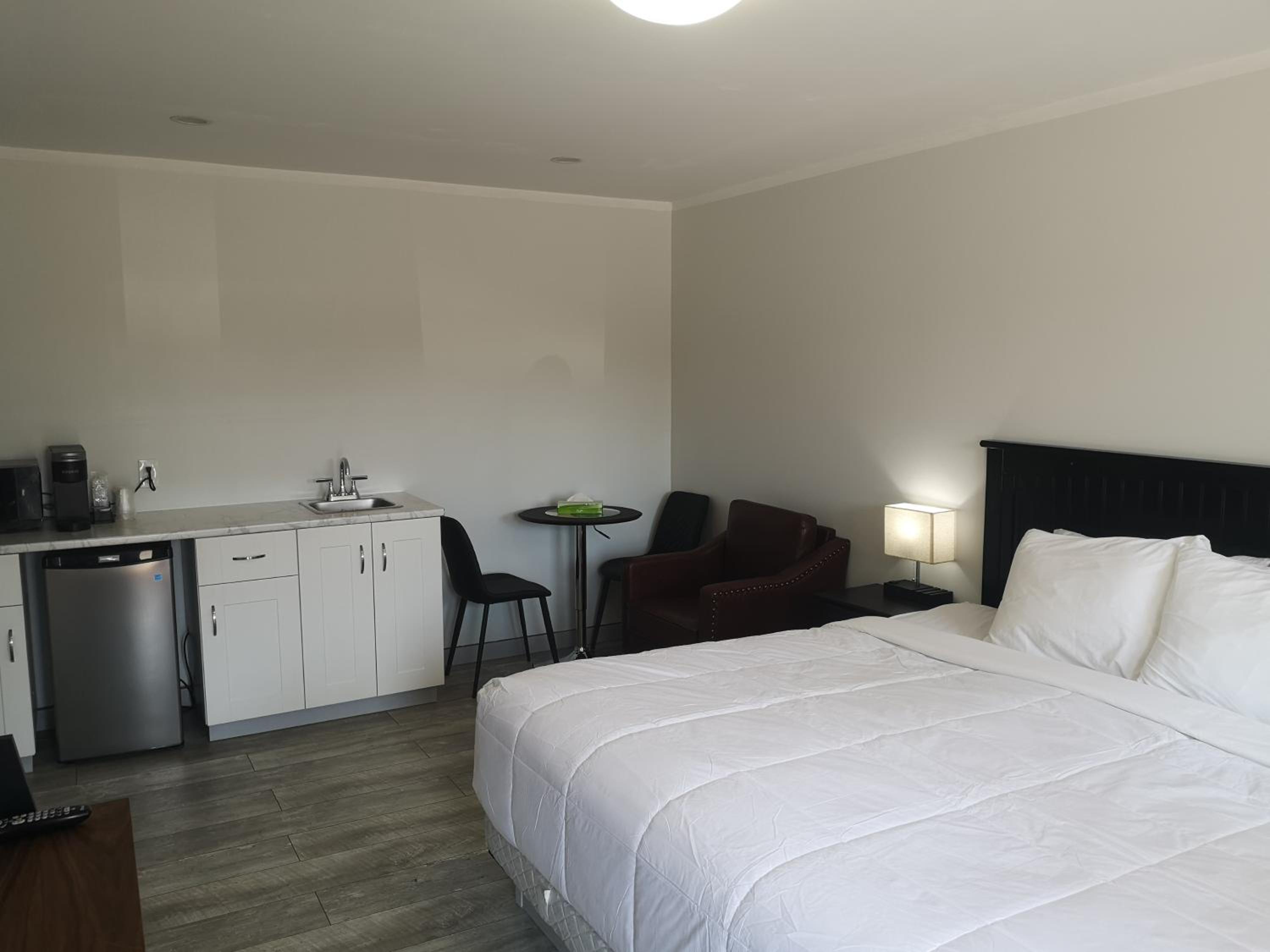Deluxe King Room photo 3