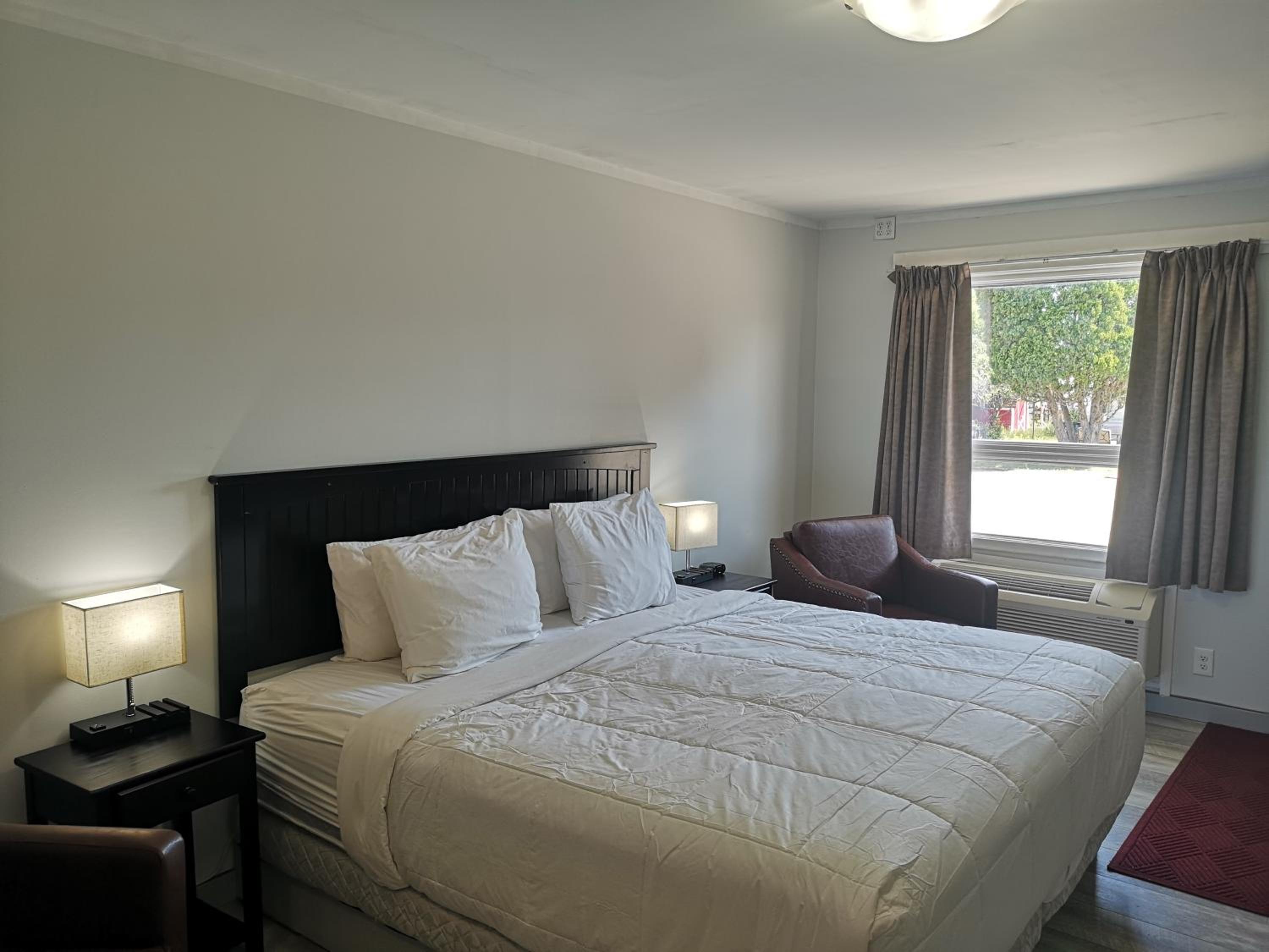 Deluxe King Room photo 2