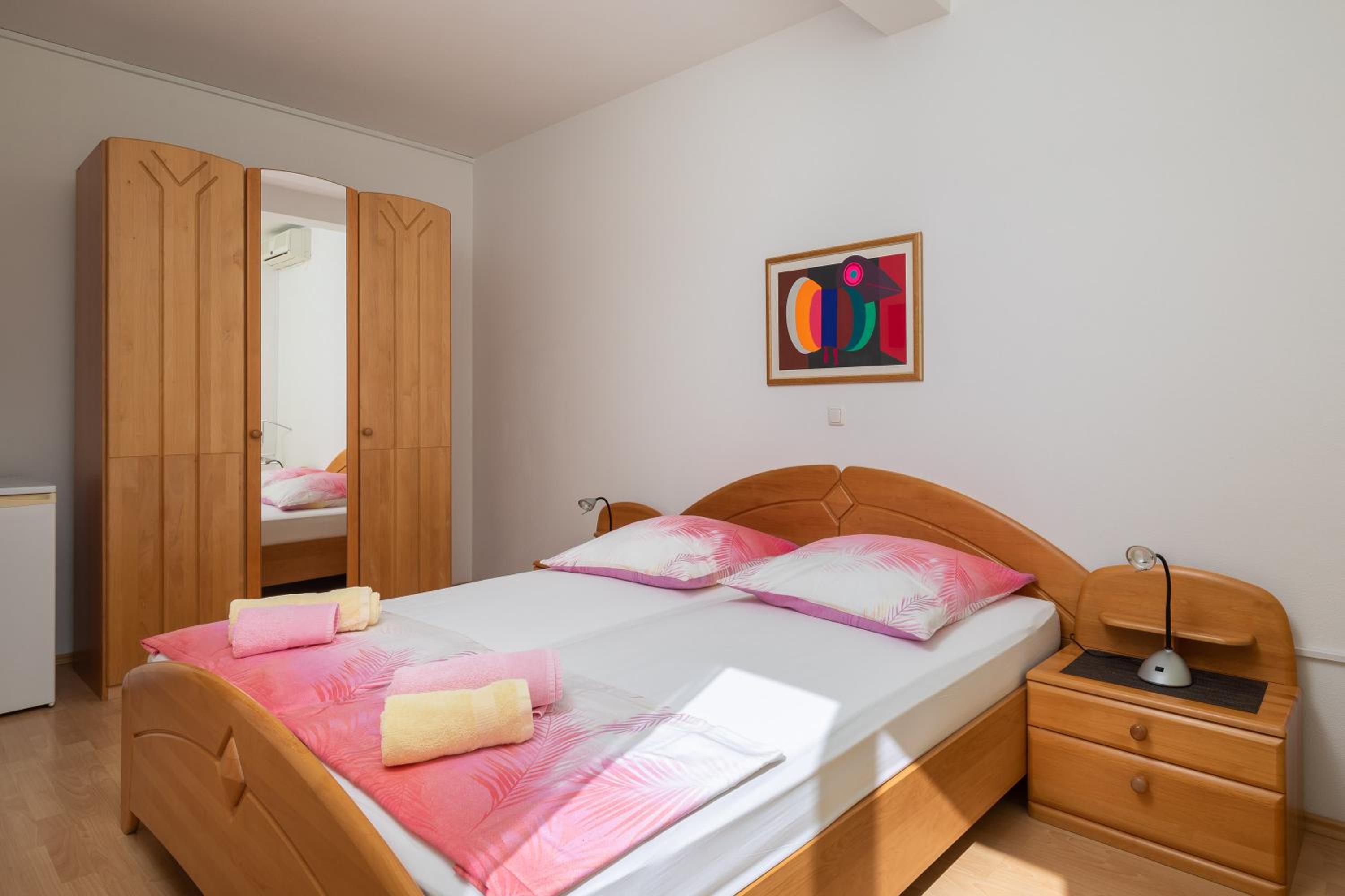 Quarto Duplo com Varanda e Vista Parcial para o Mar