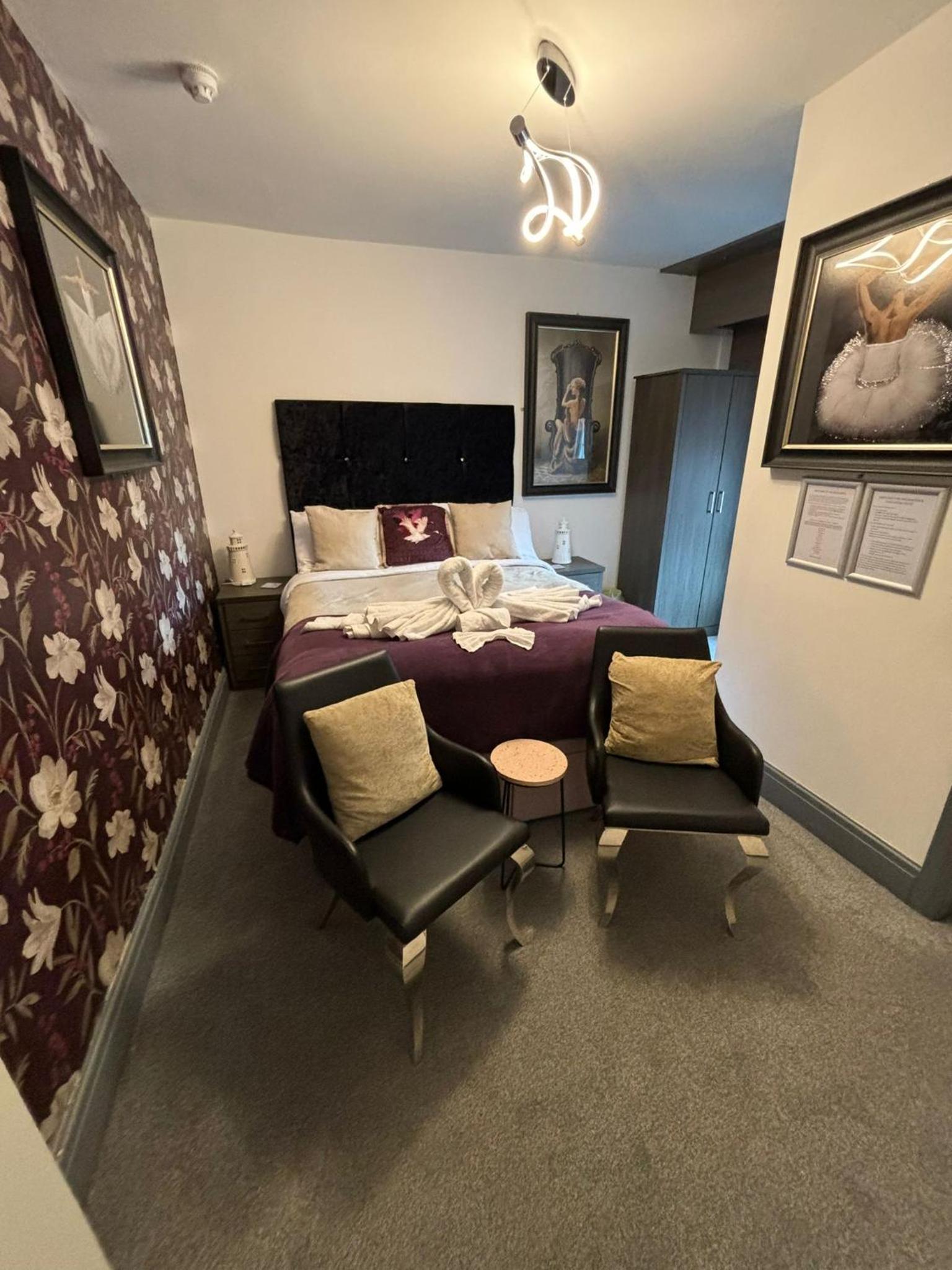 Double Room with Private Bathroom