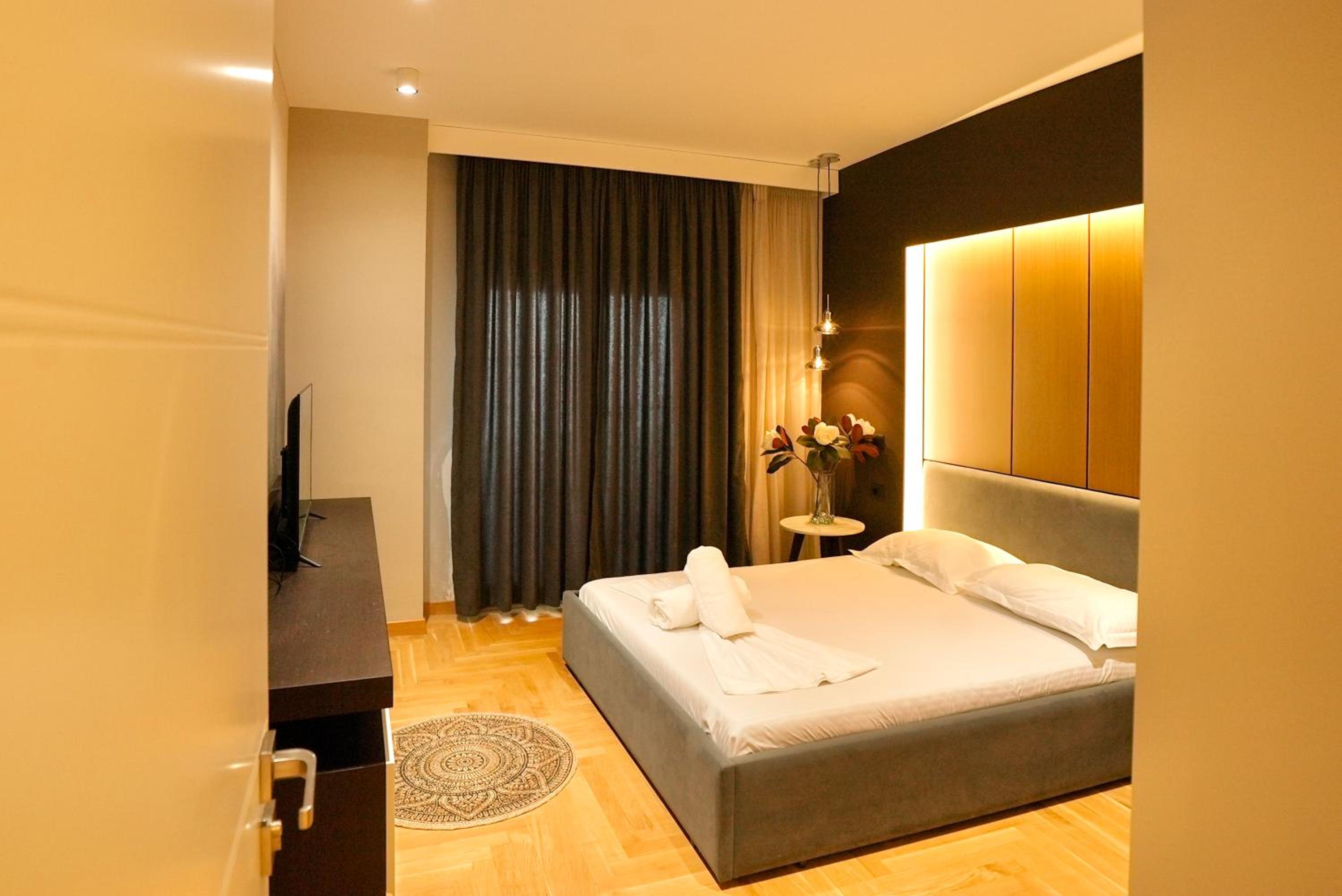Deluxe One-Bedroom Apartment with Ocean View