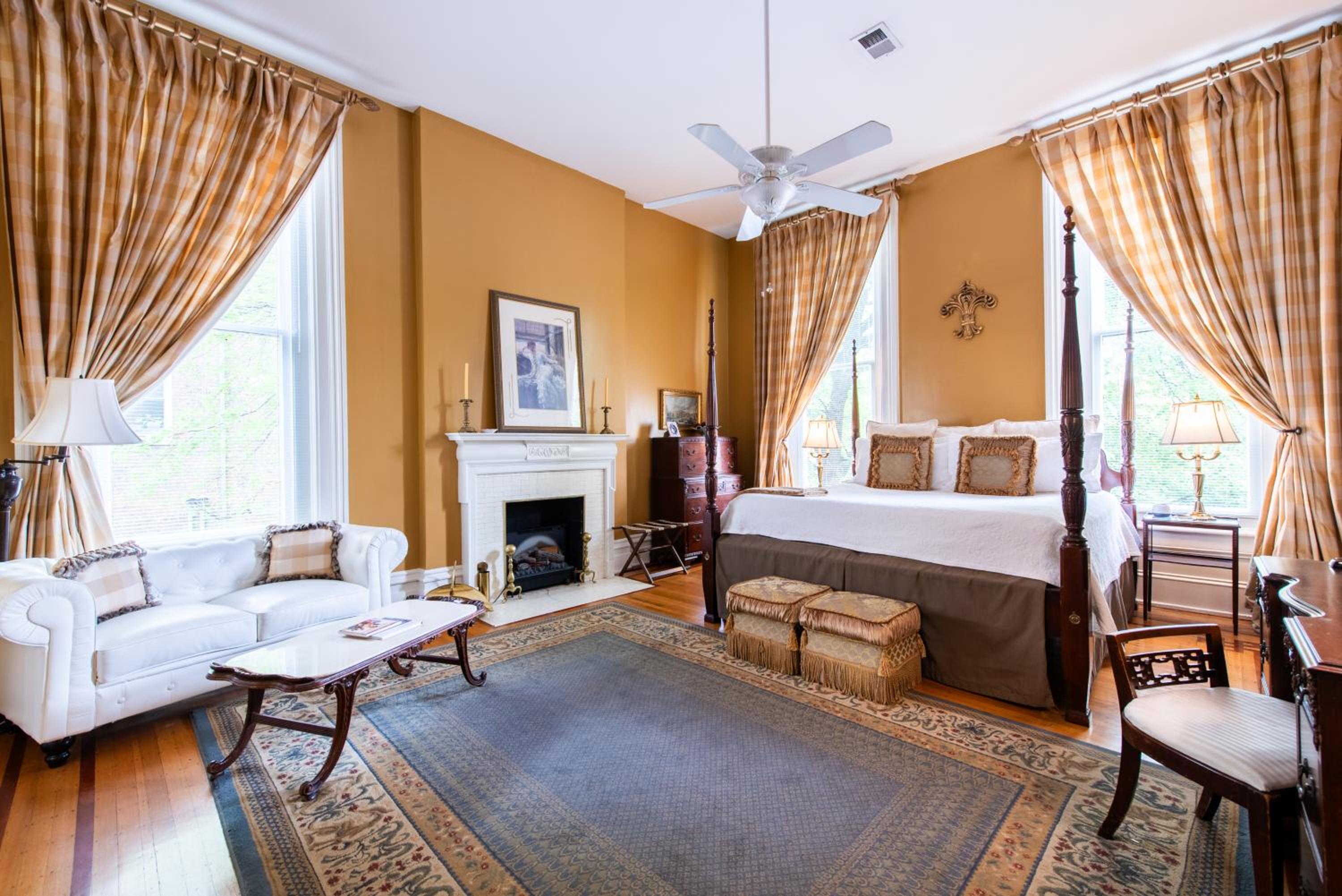 Deluxe King Suite