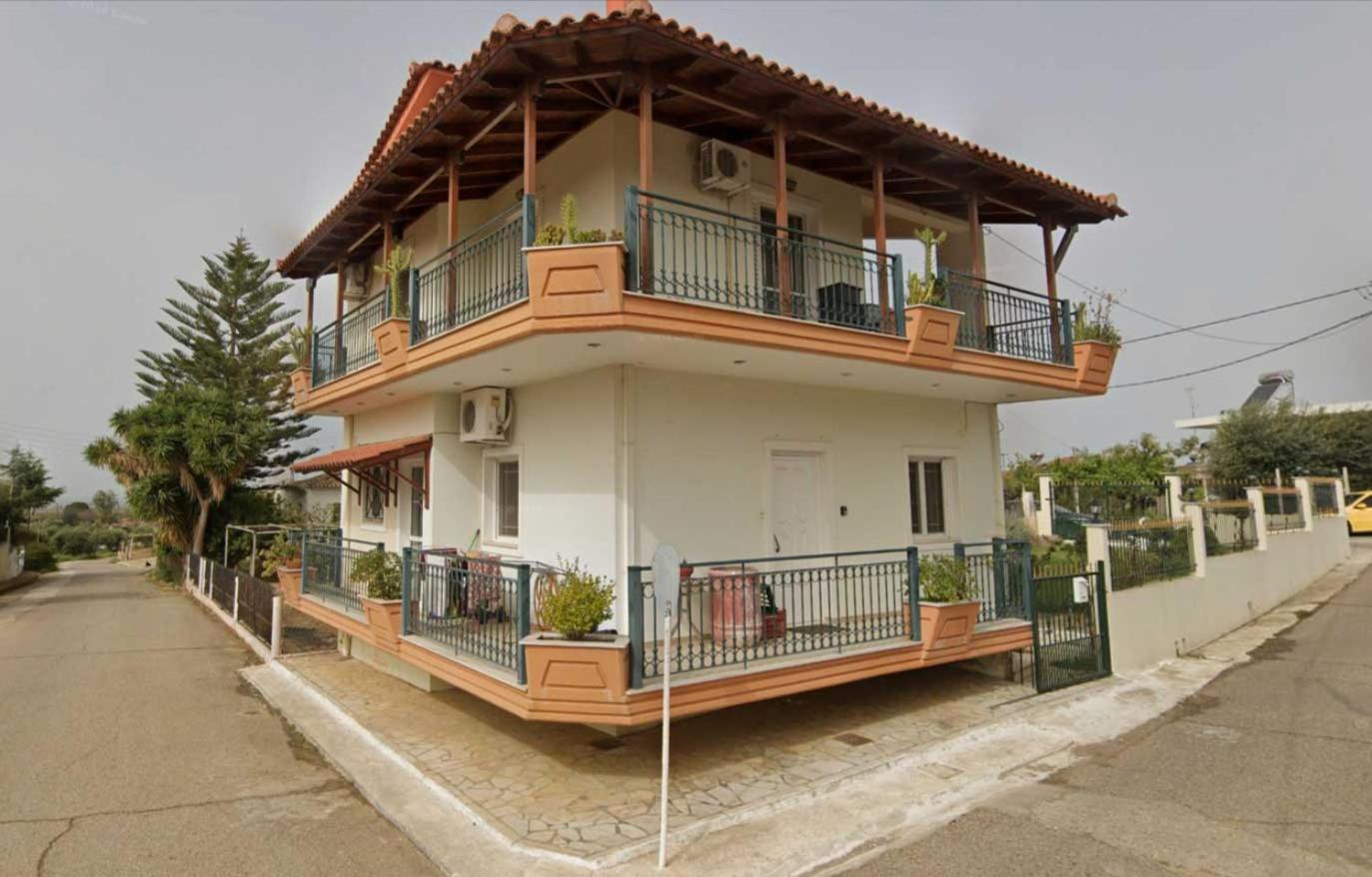 Two-Bedroom House photo 2