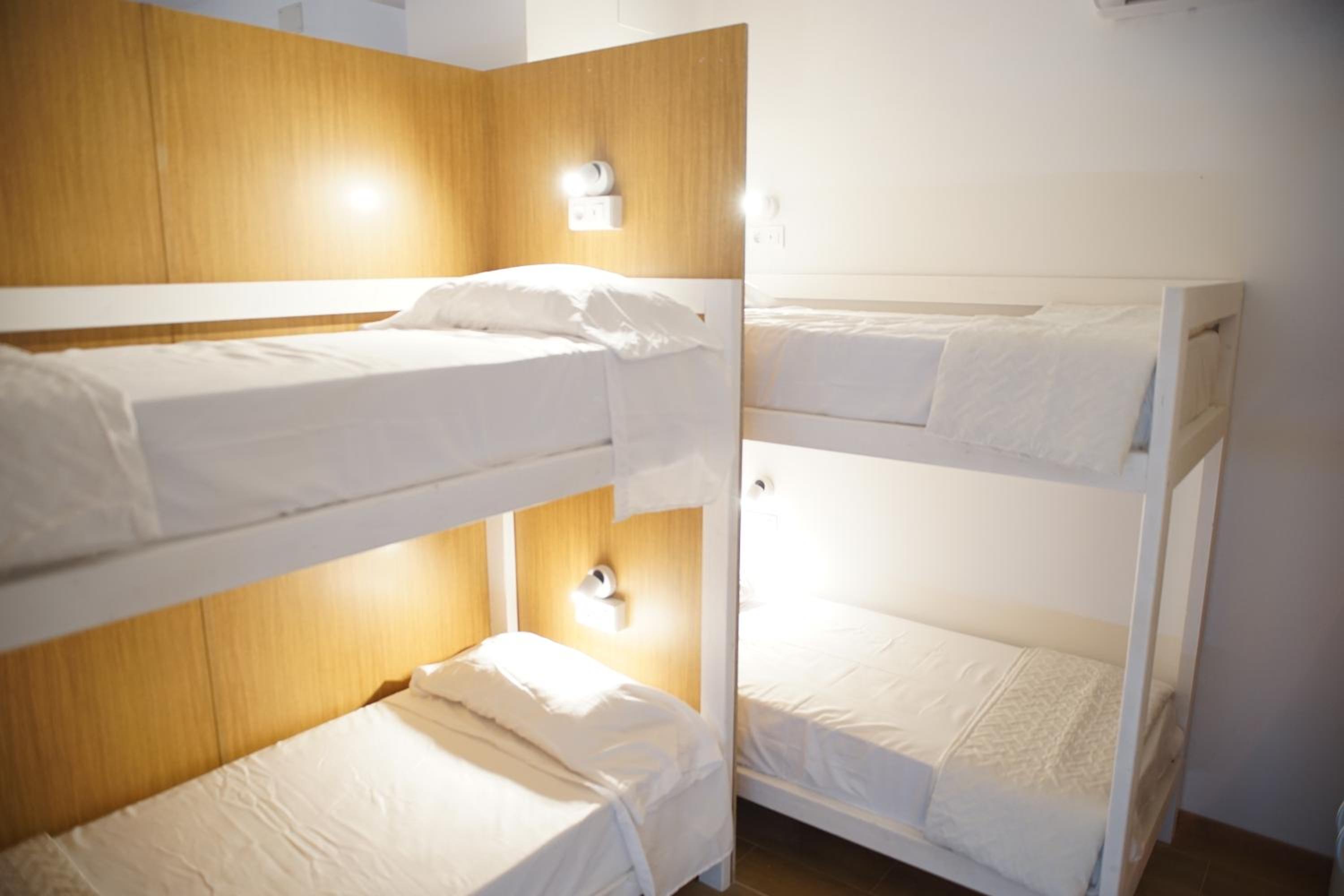 Cama en Habitación Compartida Mixta de 4 Camas