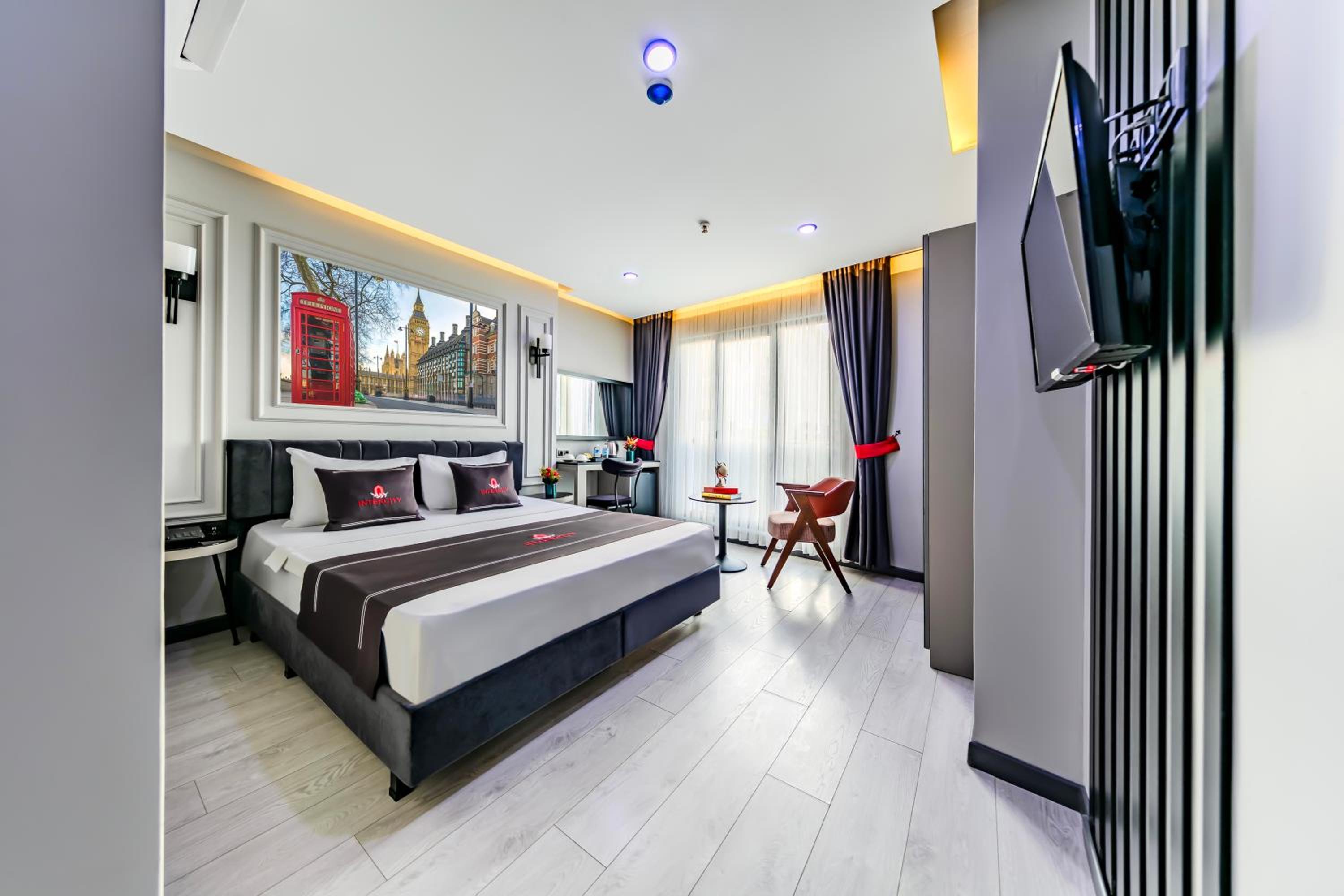 Deluxe Double or Twin Room