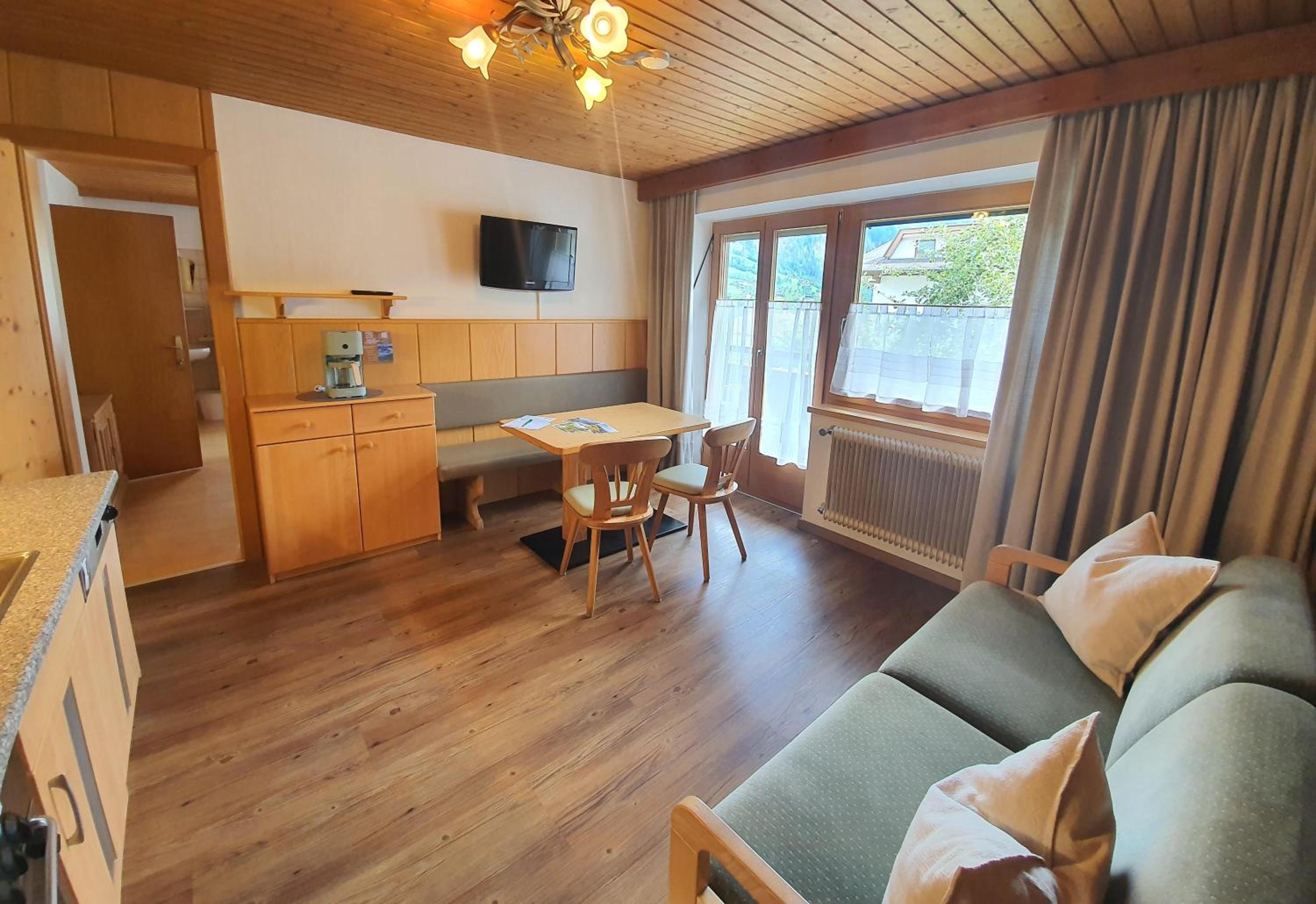 Two-Bedroom Apartment with Shower  photo 1