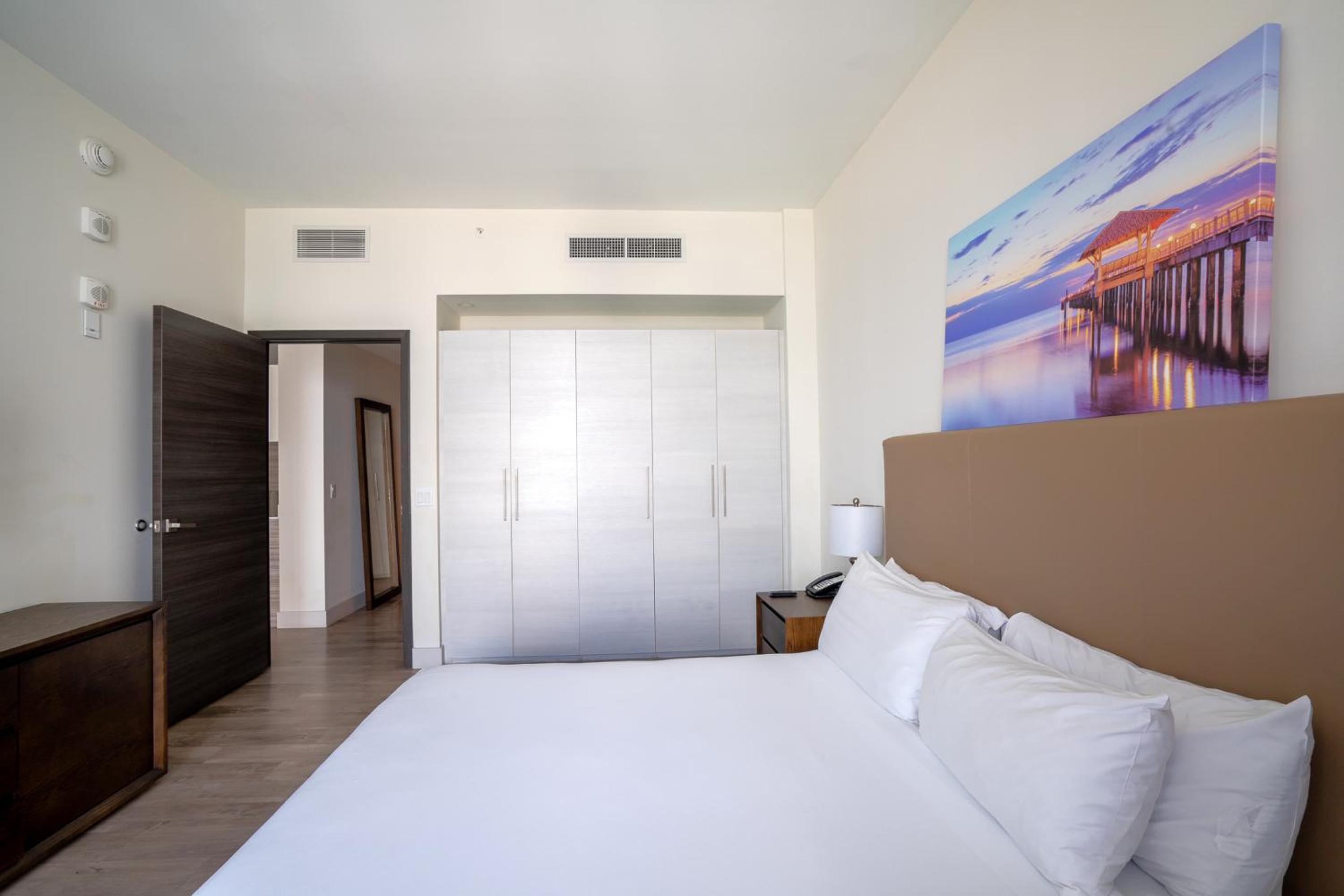 Two-Bedroom Apartment with Bay View photo 3
