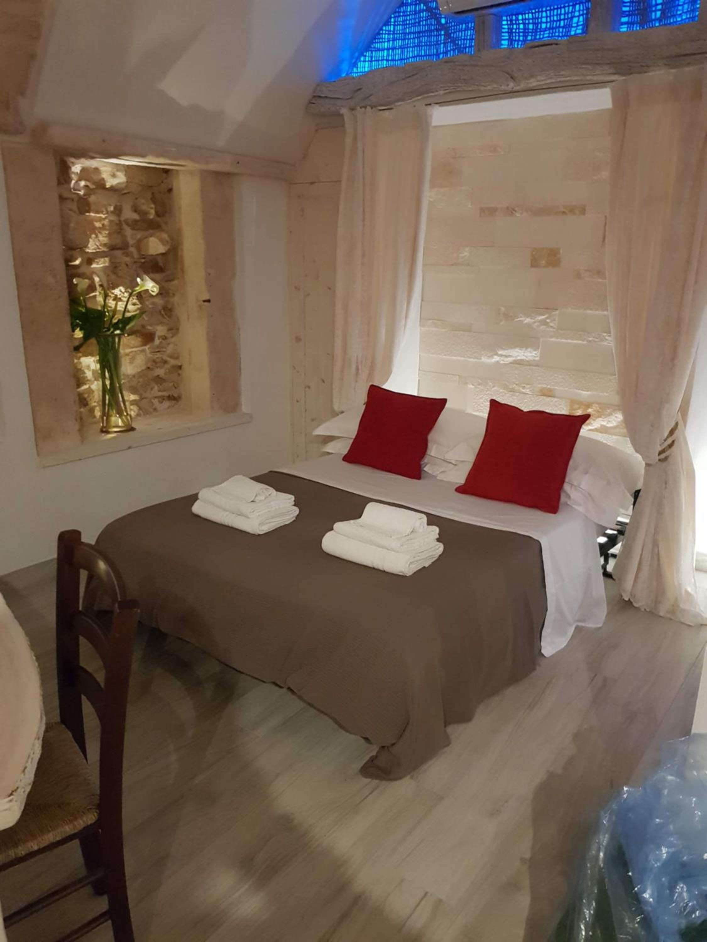 Large Double Room photo 3