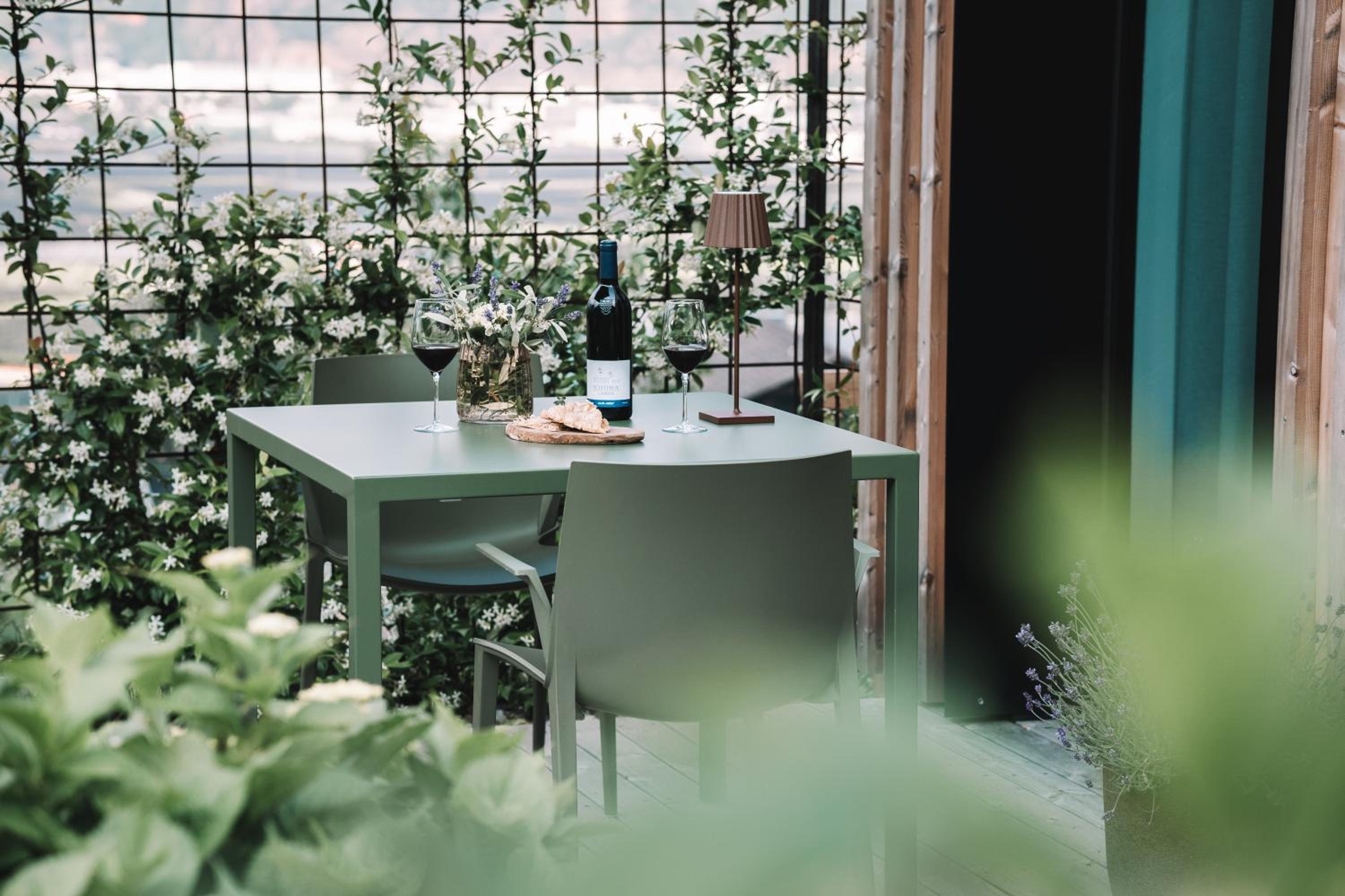 One-Bedroom Apartment with Garden photo 3