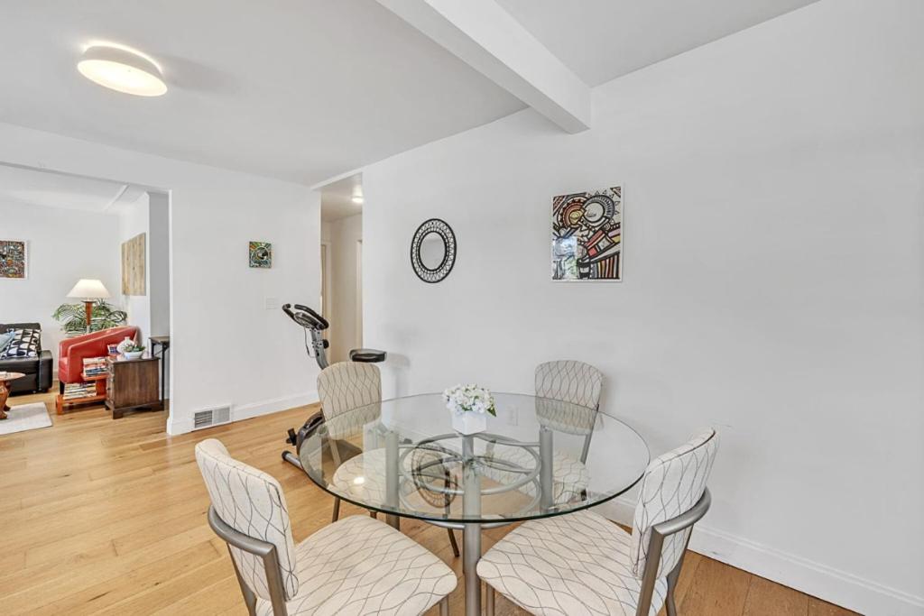 Two-Bedroom House photo 2