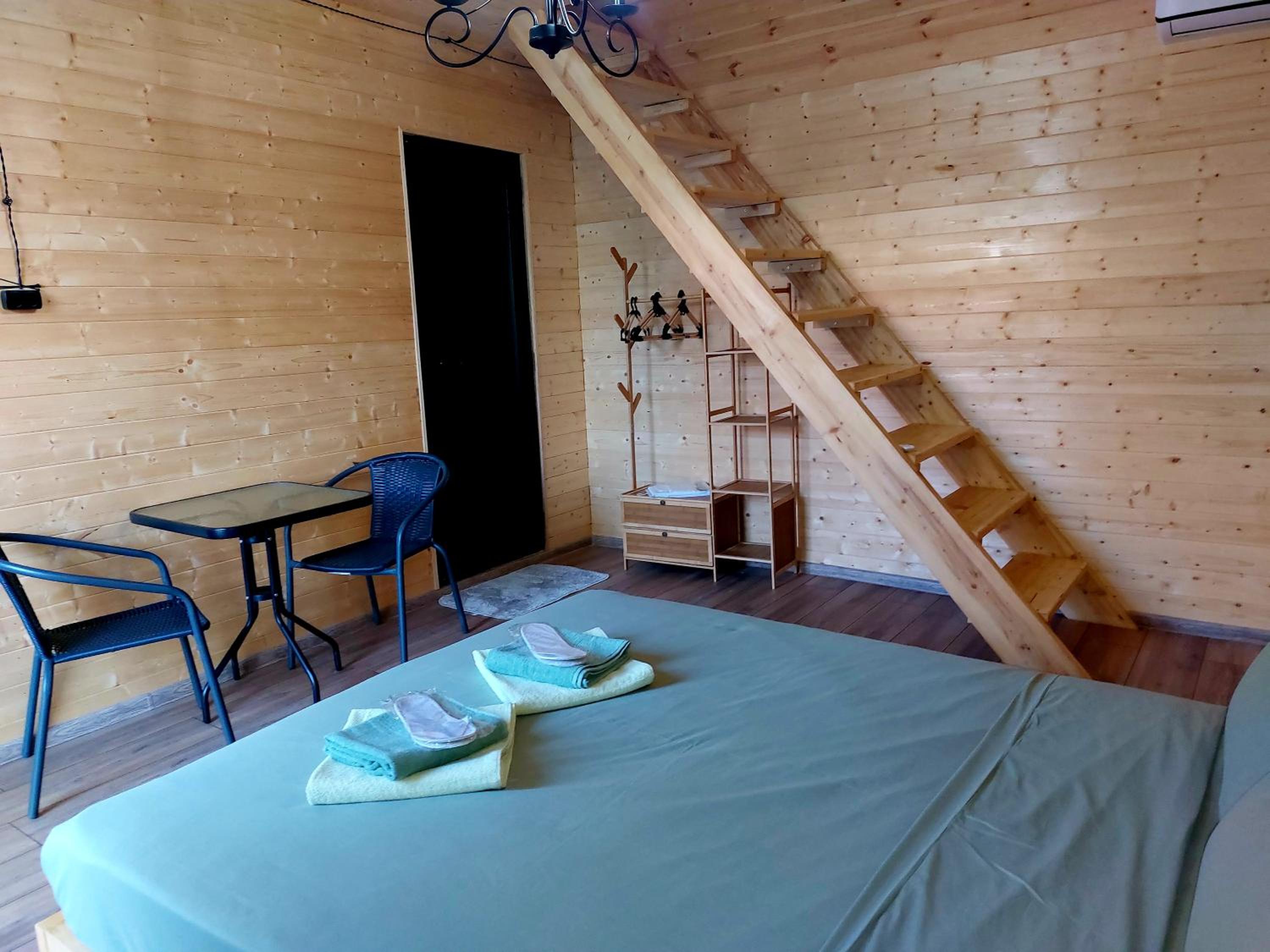 Quadruple Room with Private Bathroom photo 3