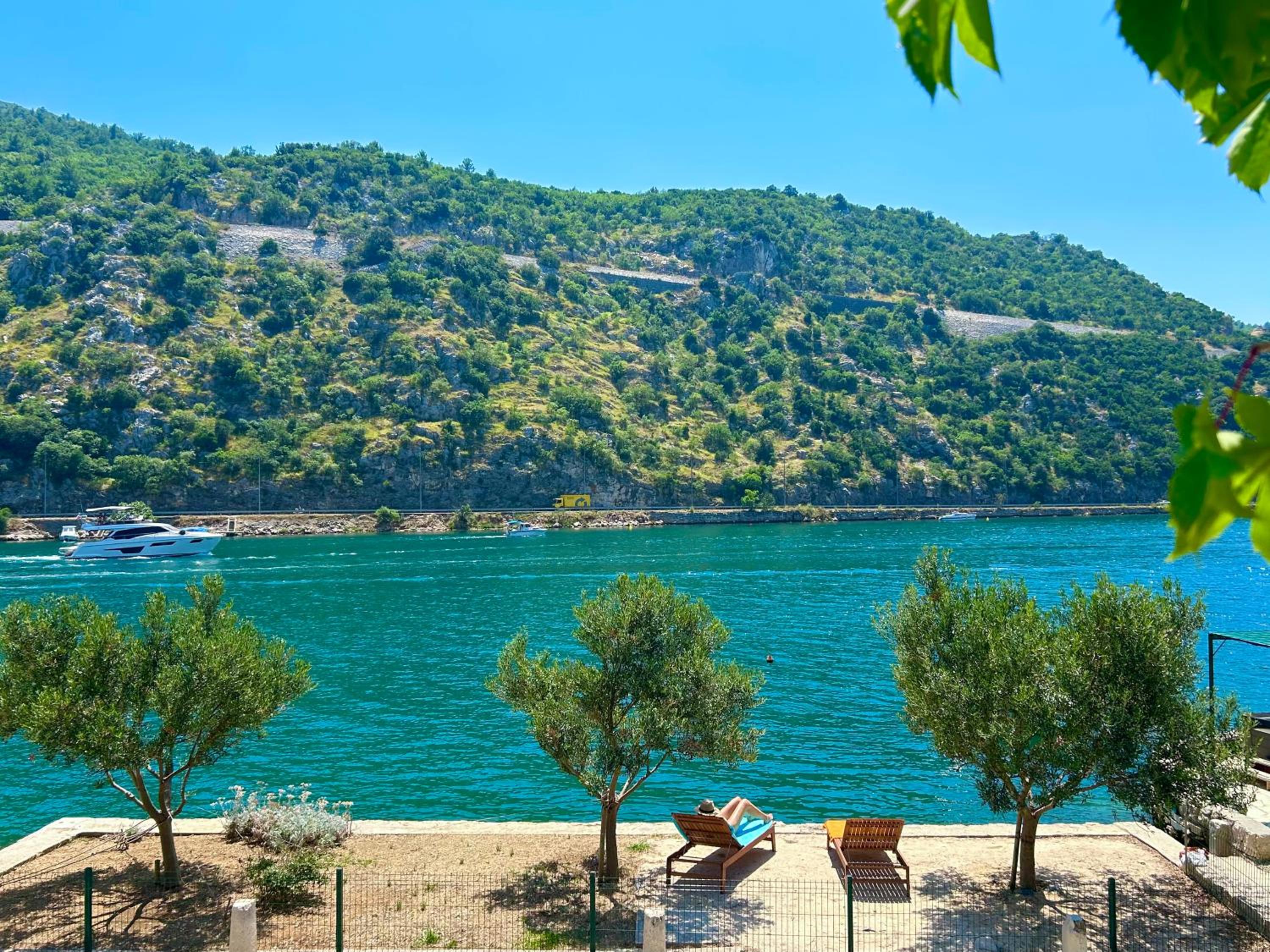 Two-Bedroom Apartment with Terrace and Sea View photo 2