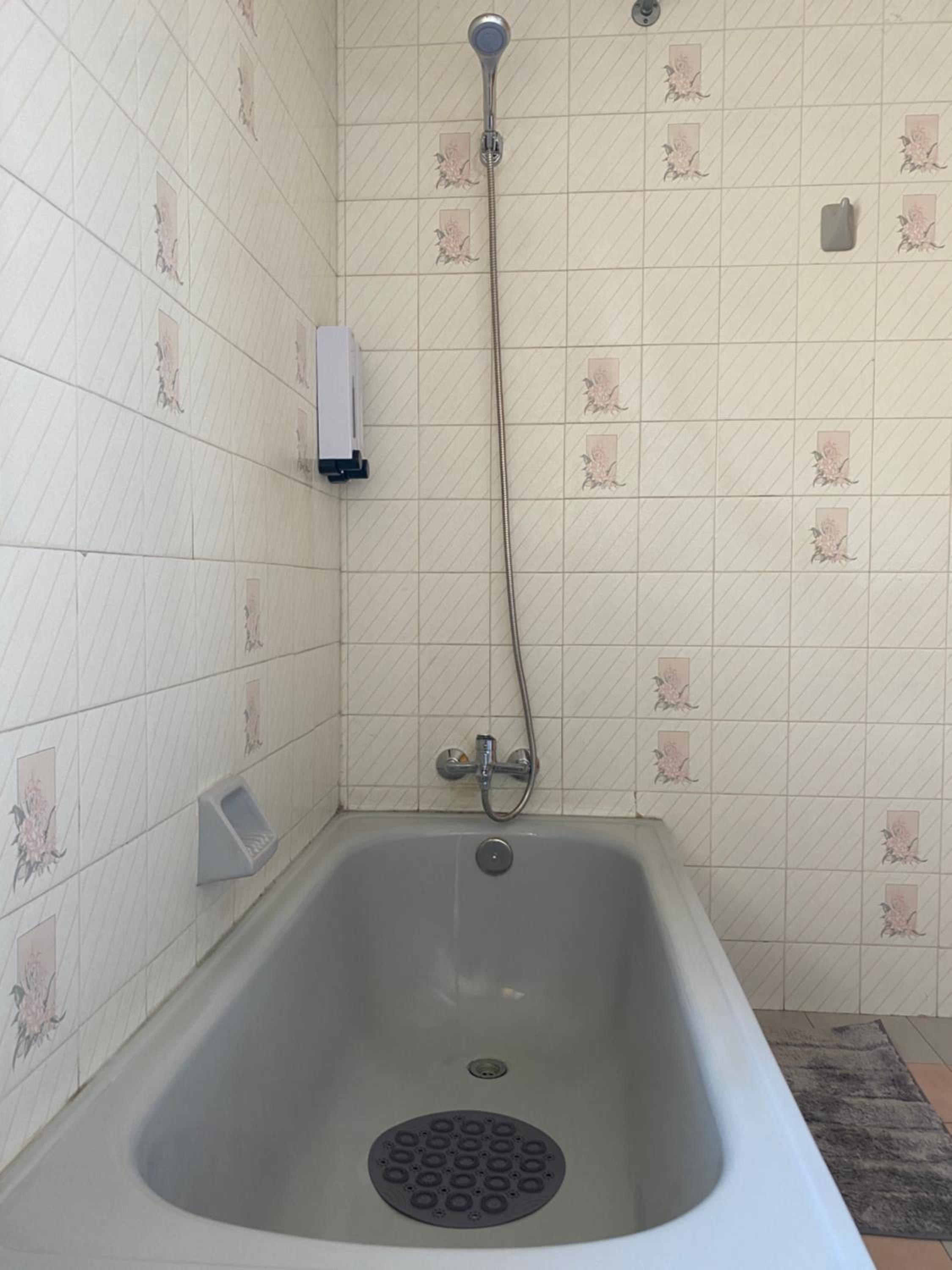 Single Room with Shared Bathroom photo 2