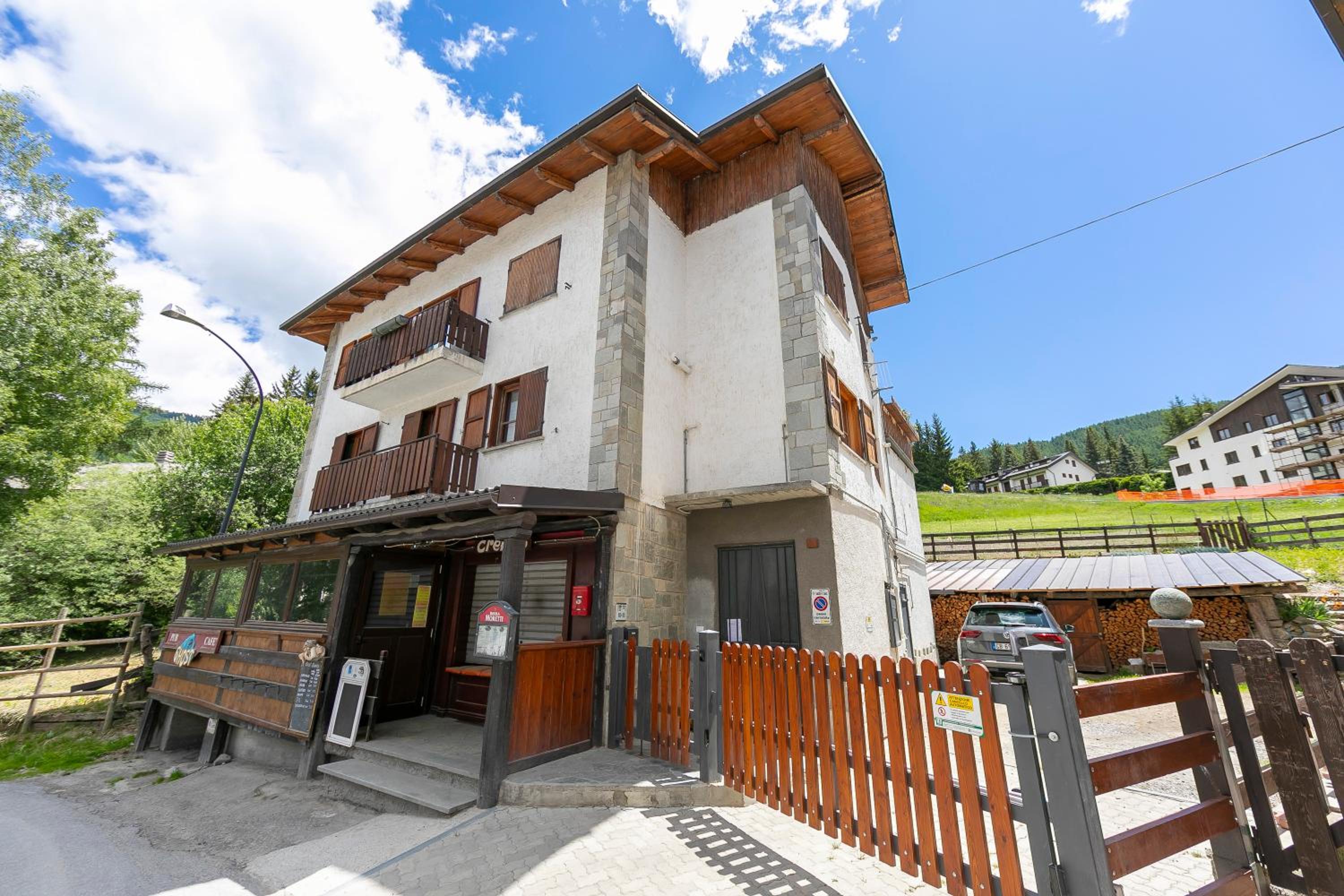 Apartment with Mountain View photo 2