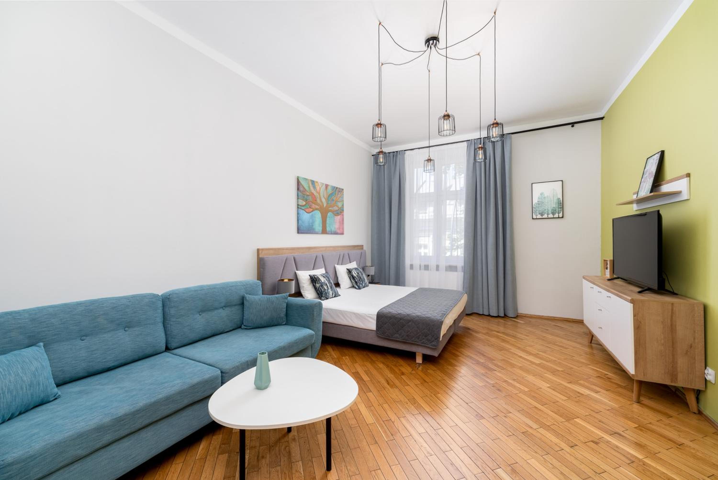 Deluxe 2-Bedroom Apartment with Balcony
