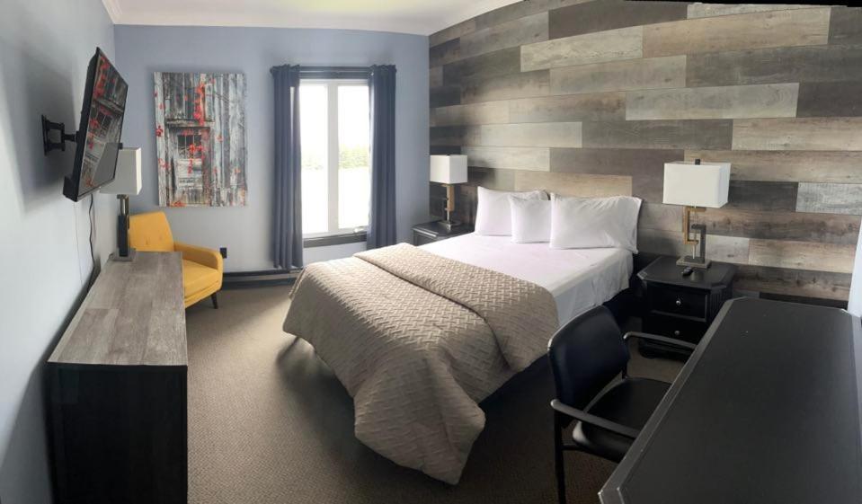 Deluxe Suite with Sea View