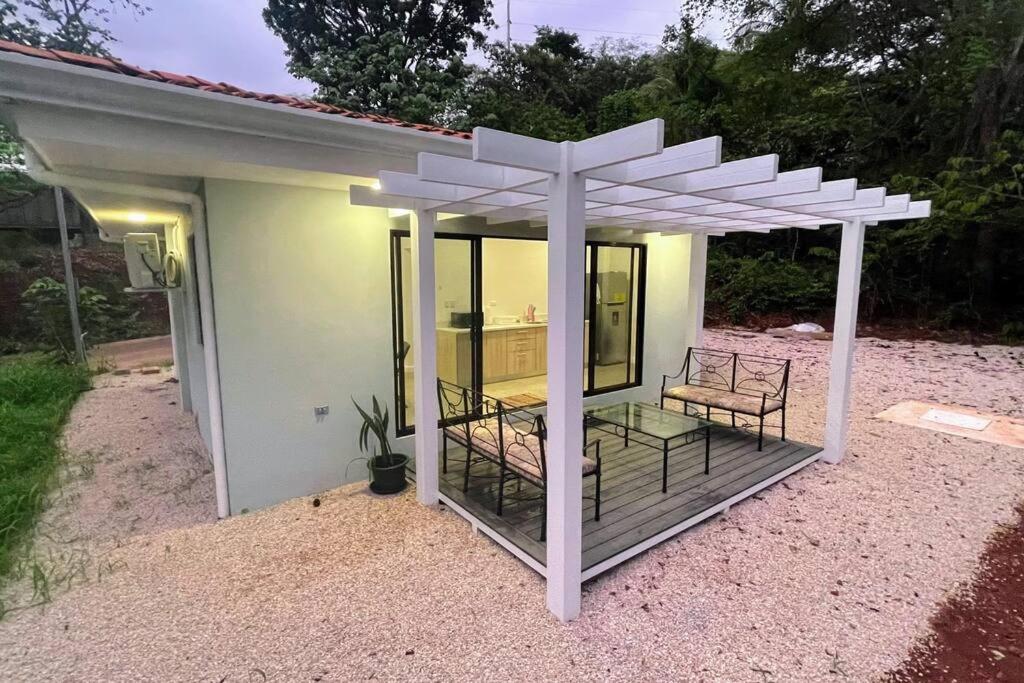 One-Bedroom House photo 1
