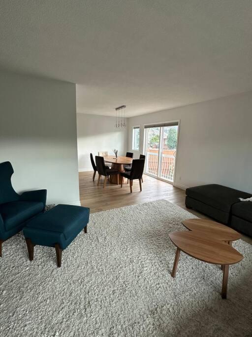 Five-Bedroom House photo 1
