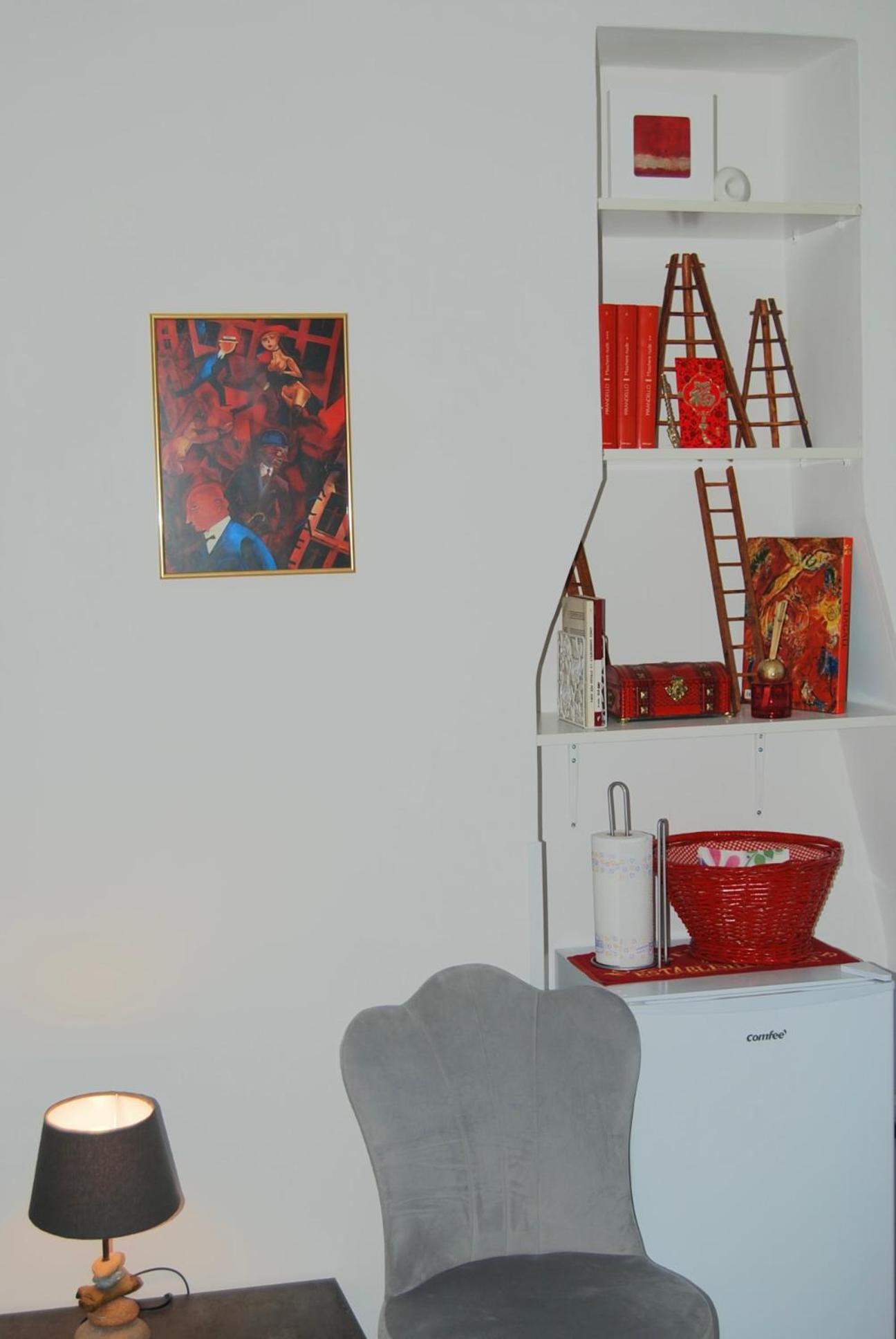 One-Bedroom Apartment photo 2