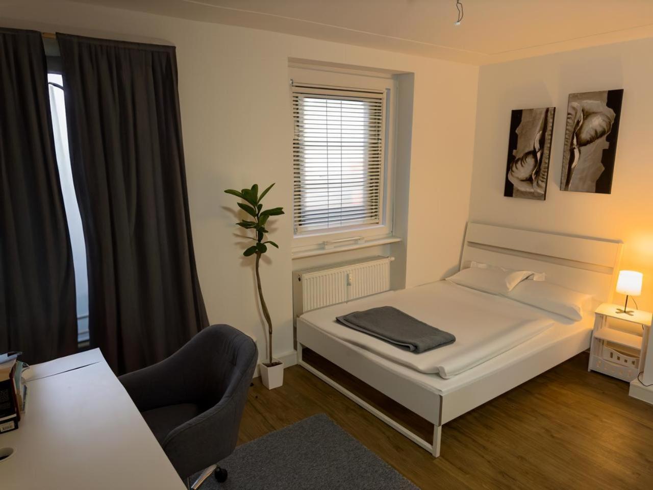 One-Bedroom Apartment photo 1