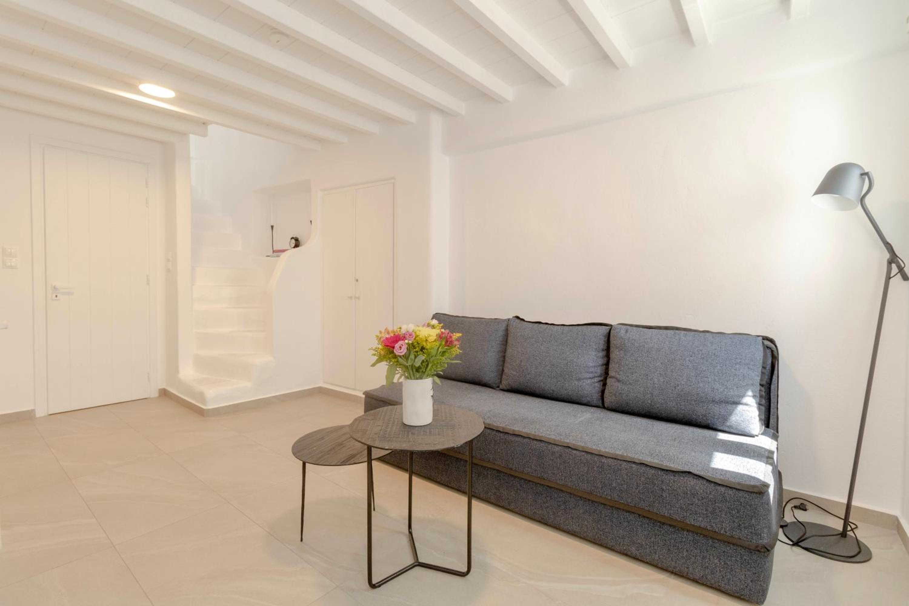 One-Bedroom Apartment - Photo 8