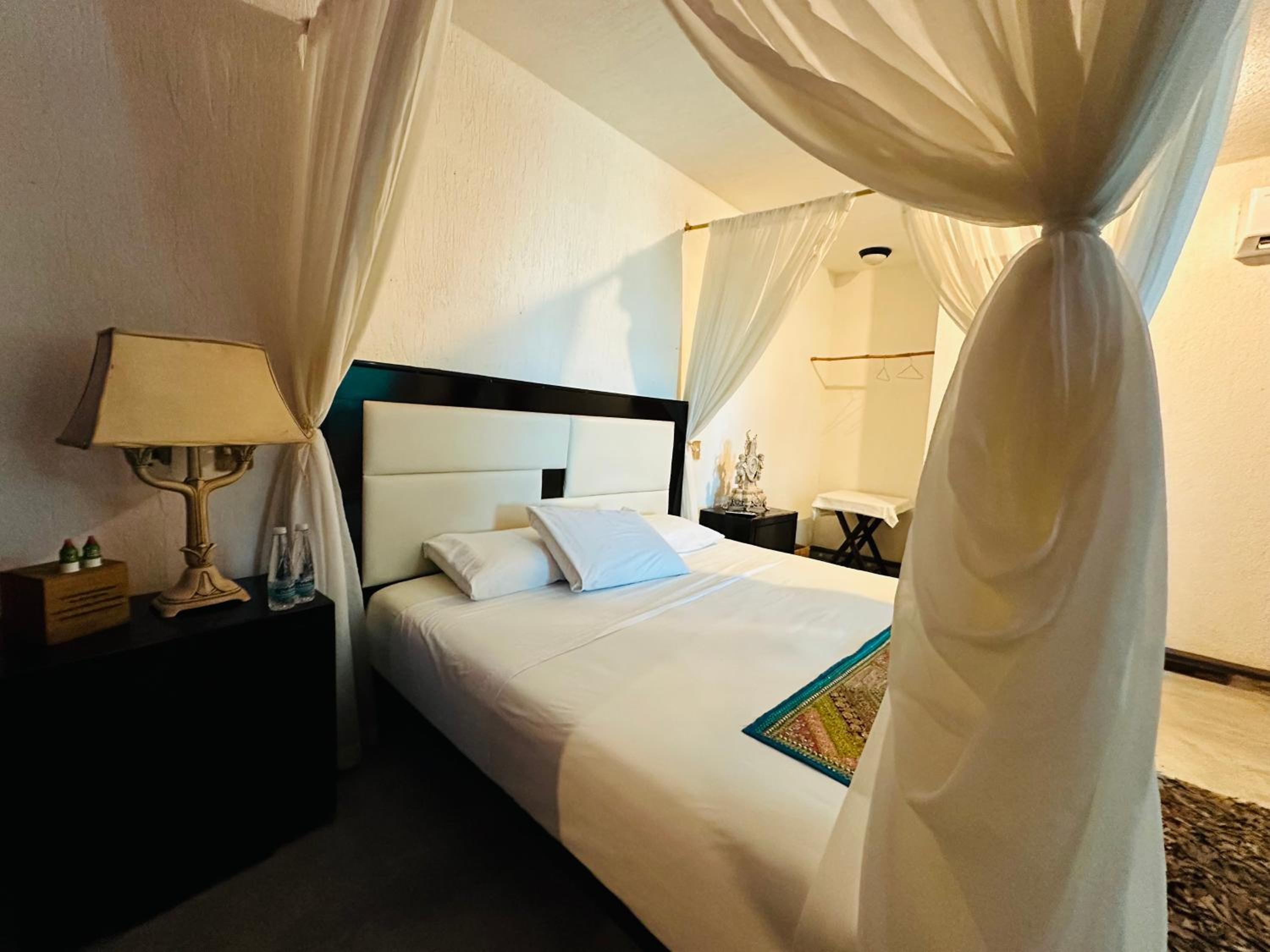 Standard King Room - Photo 3