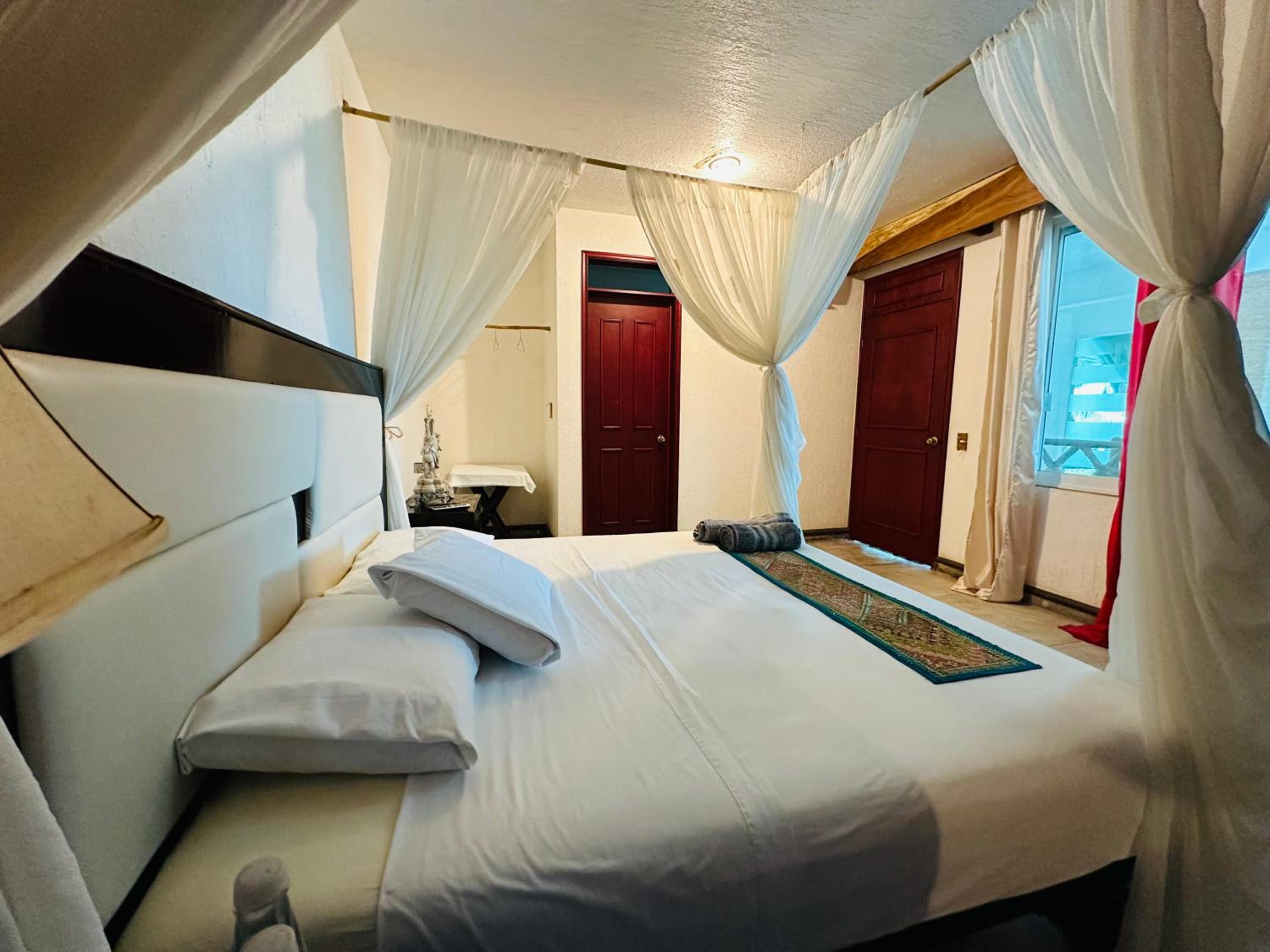 Standard King Room - Photo 2