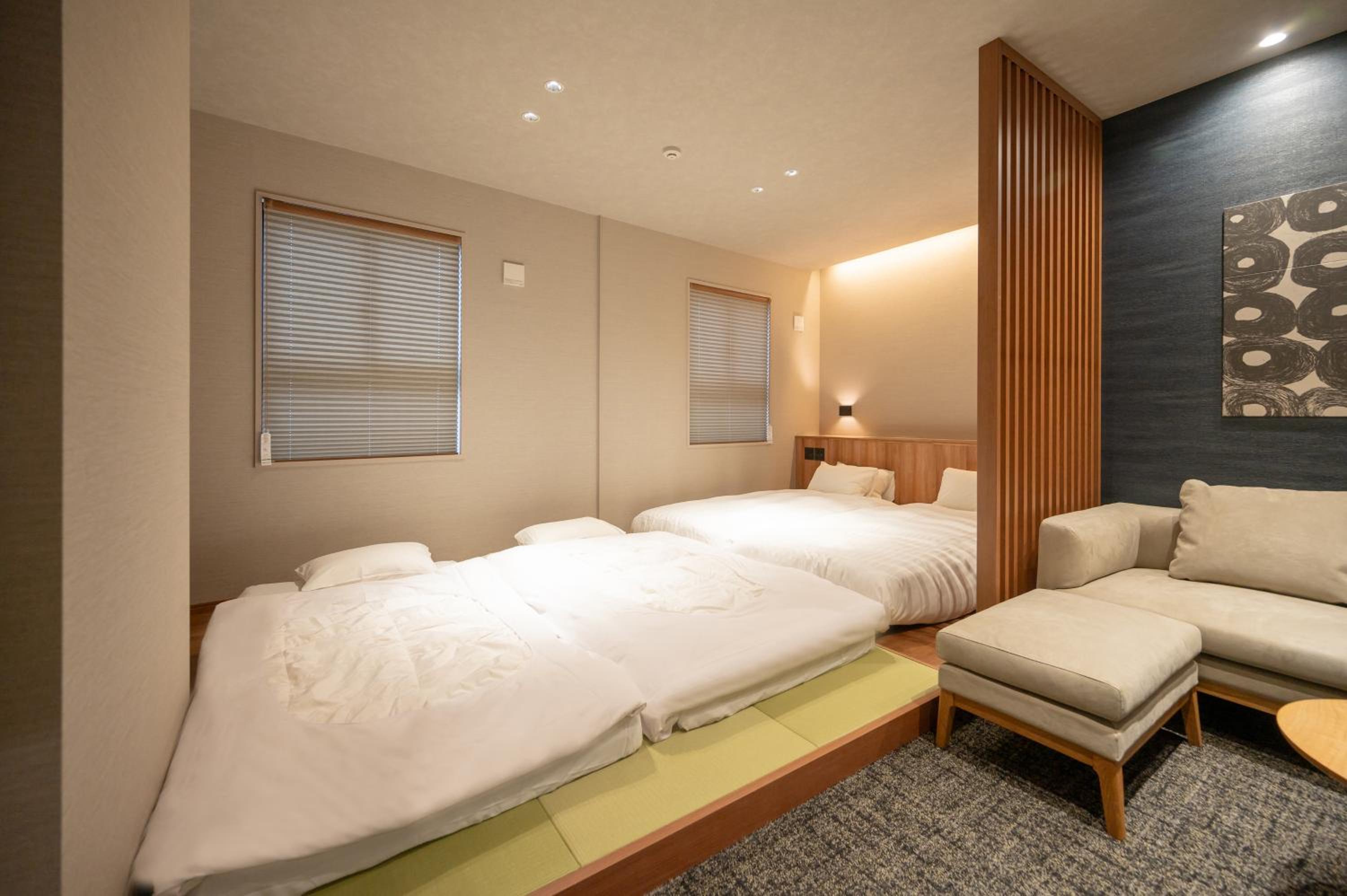 Deluxe Family Suite - Photo 8