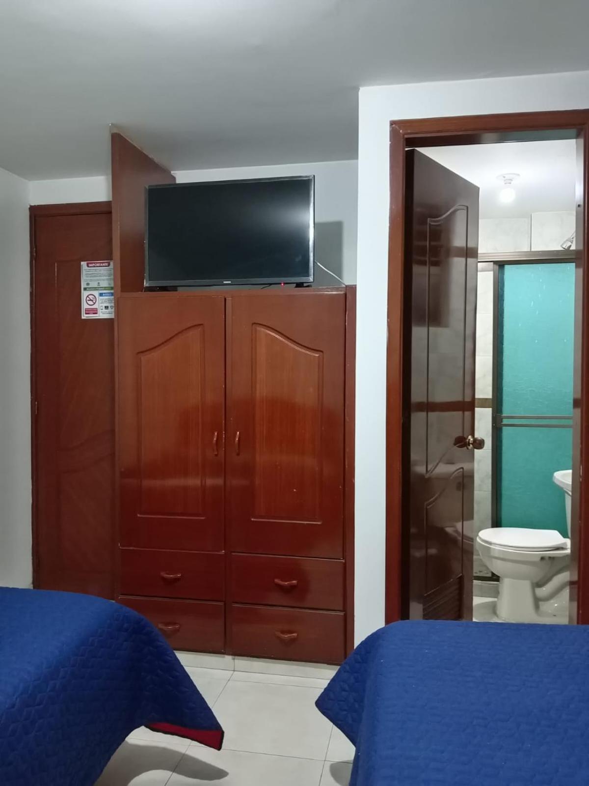 Family Room with Private Bathroom photo 3