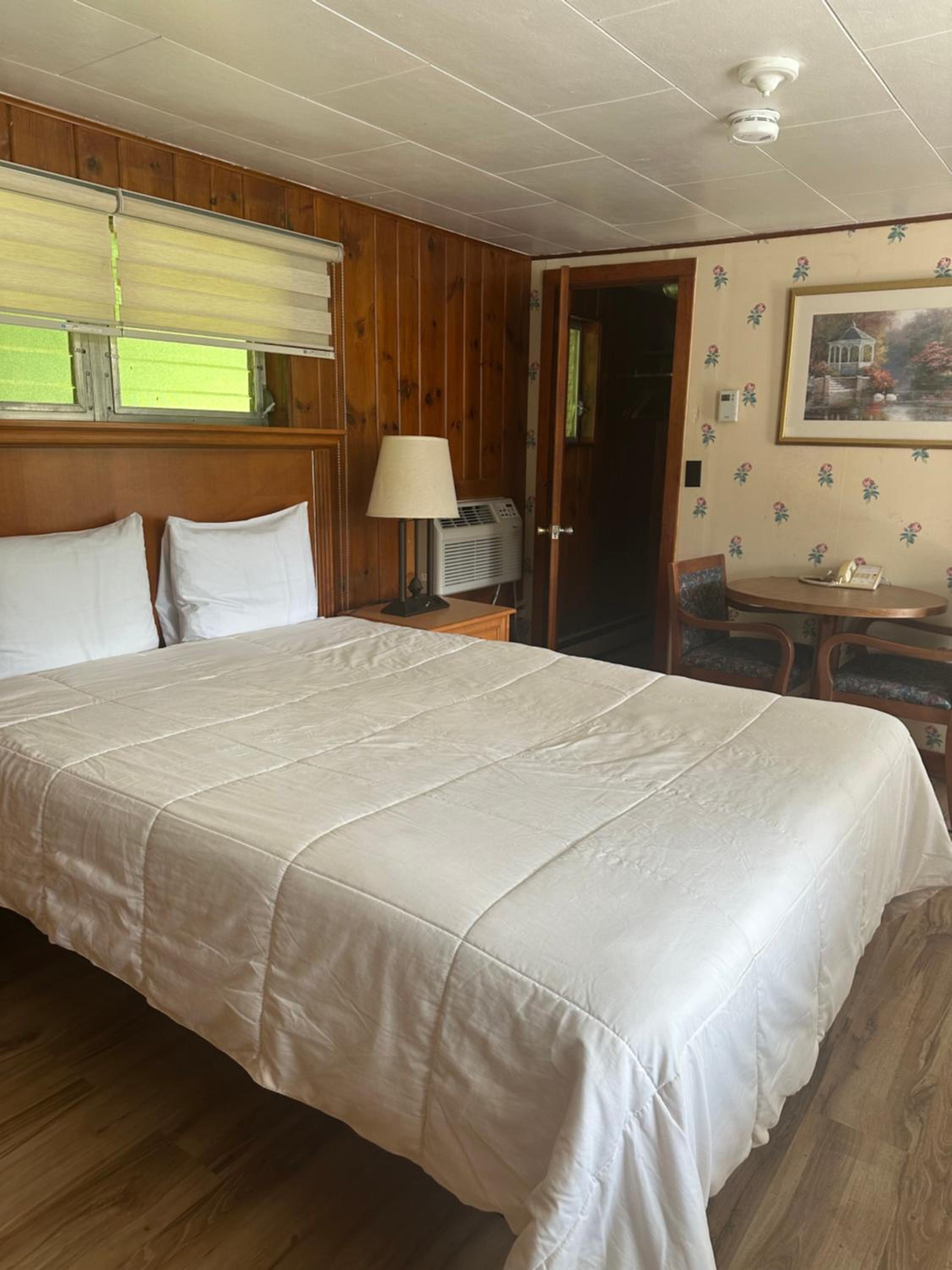 Deluxe Queen Room - Photo 5