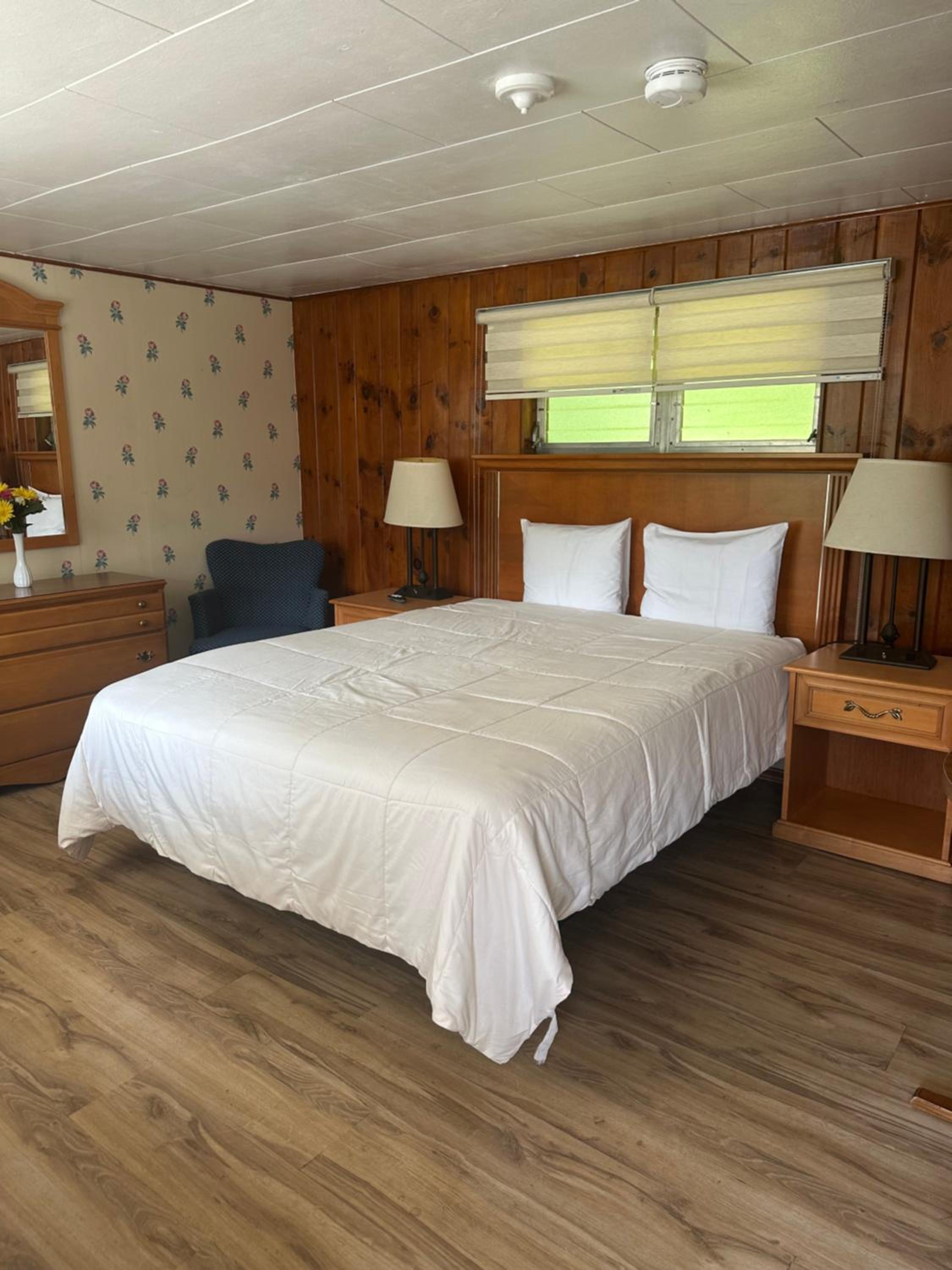 Deluxe Queen Room - Photo 1