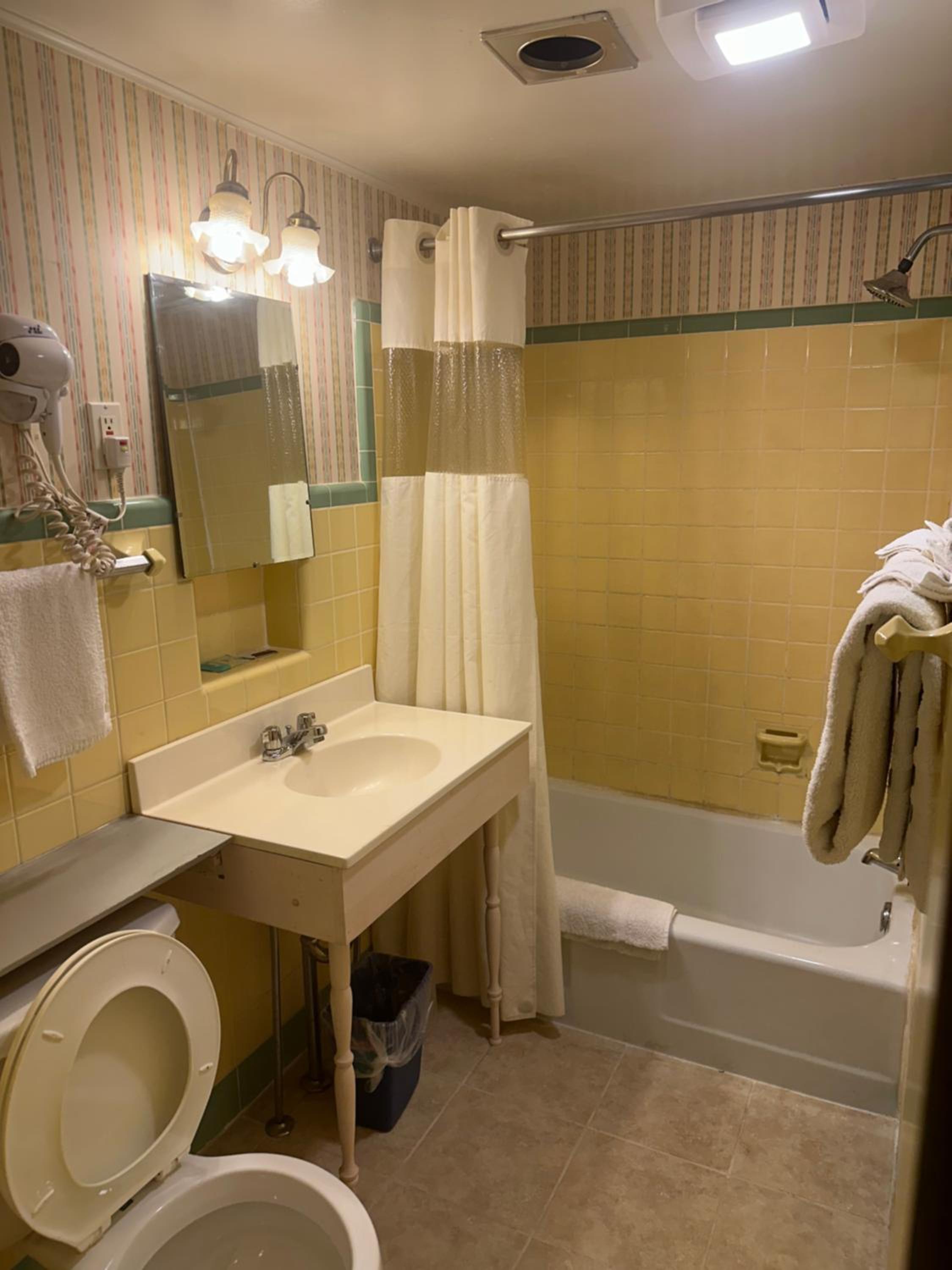 Double Room with Two Double Beds - Photo 3