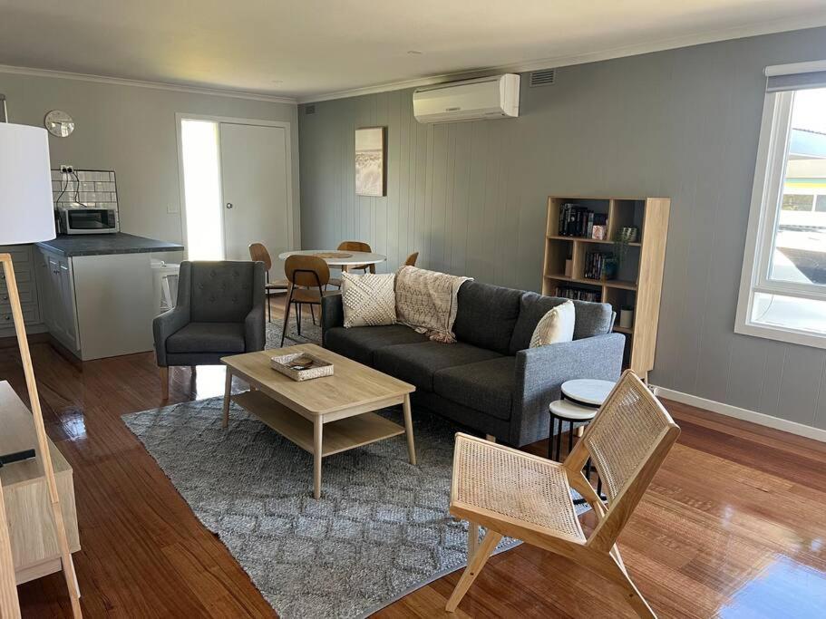 Three-Bedroom House photo 2
