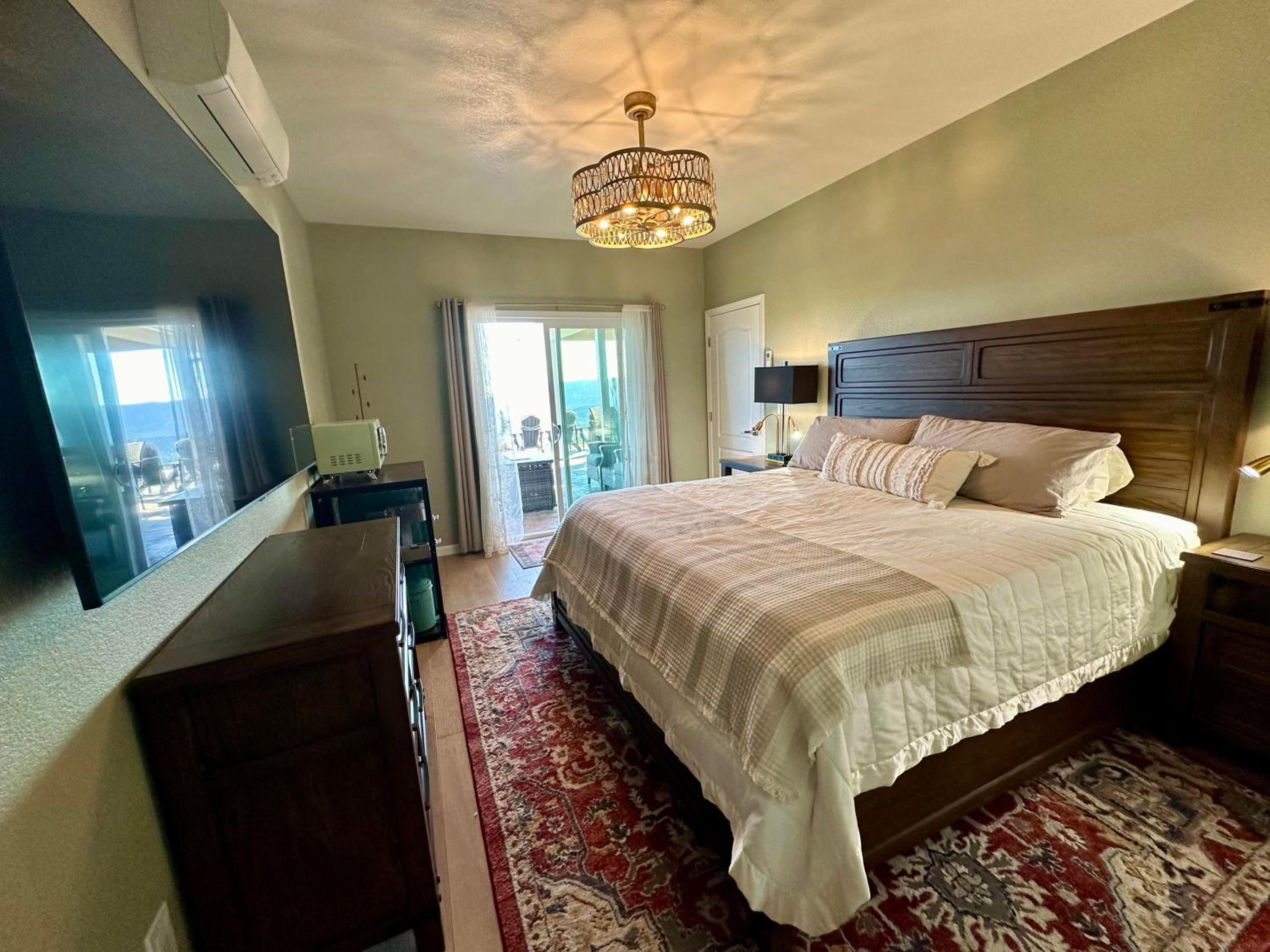 King Room with Mountain View photo 2