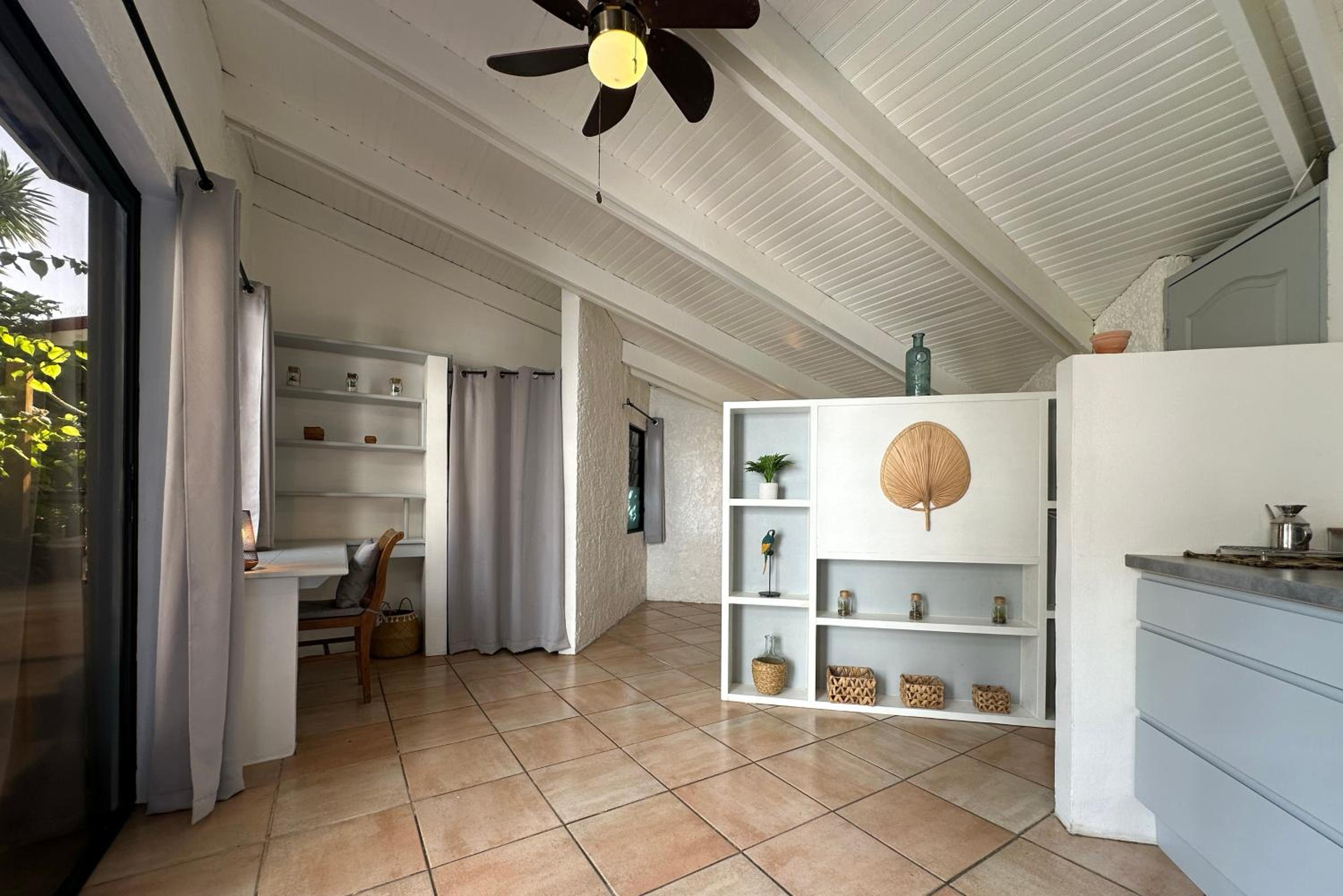 One-Bedroom House photo 2