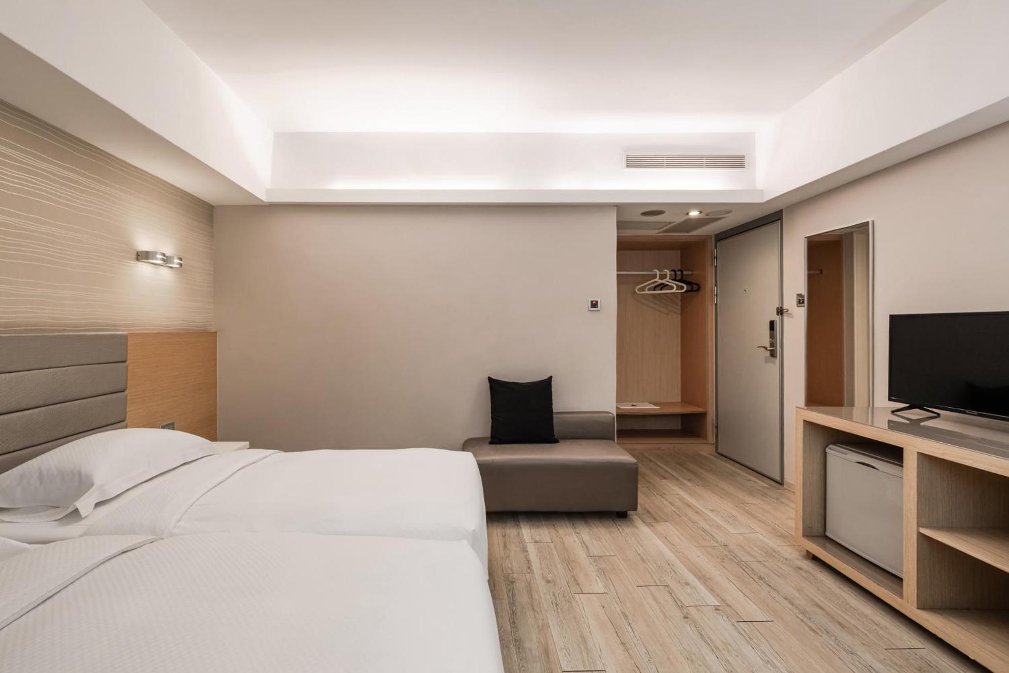 Standard Twin Room photo 2